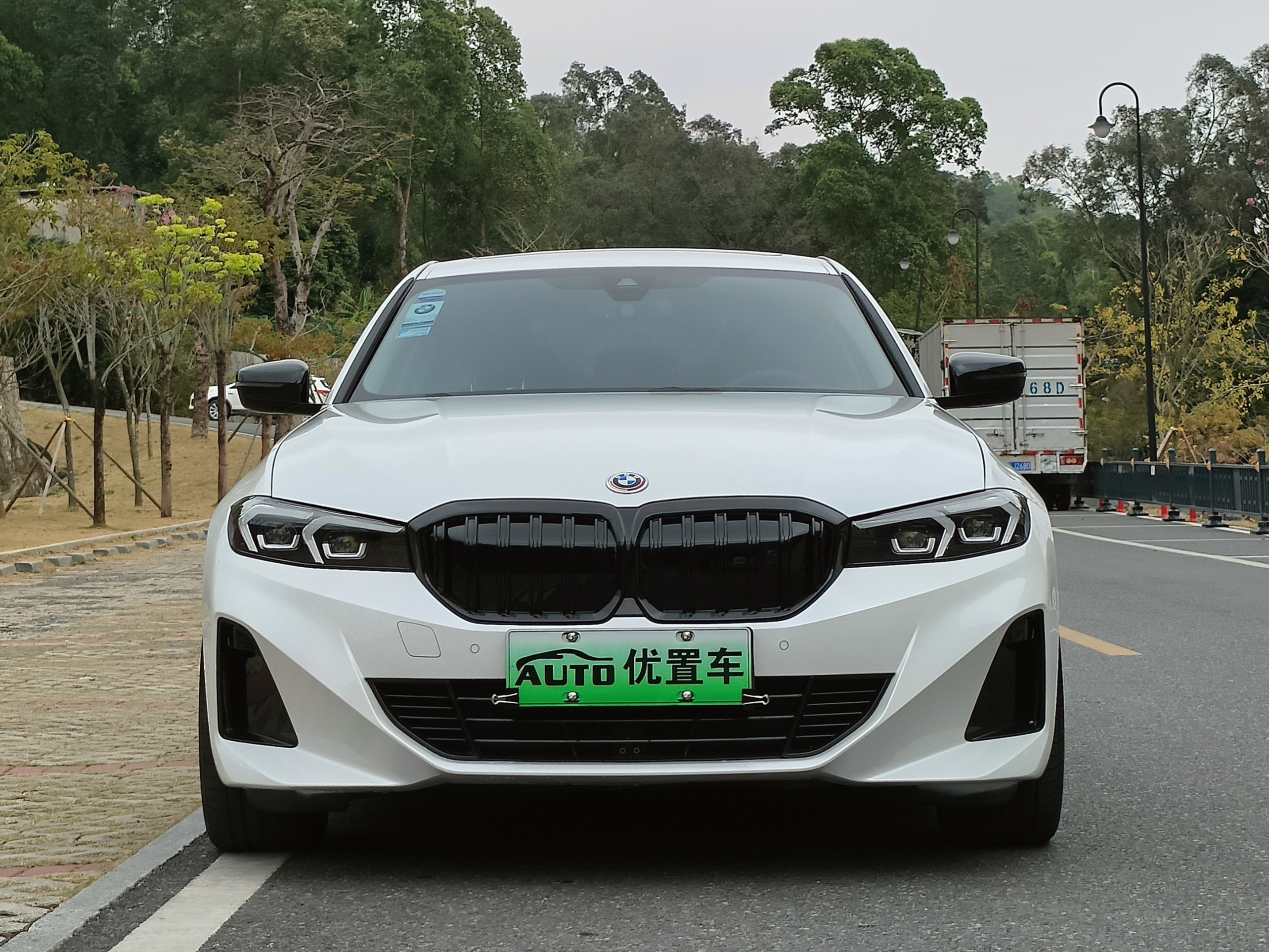 BMW i3 2024 car image 