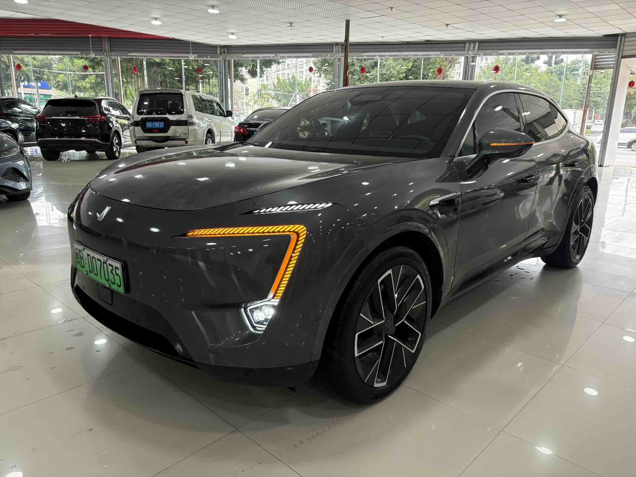 Avatr 11 2023 car image 