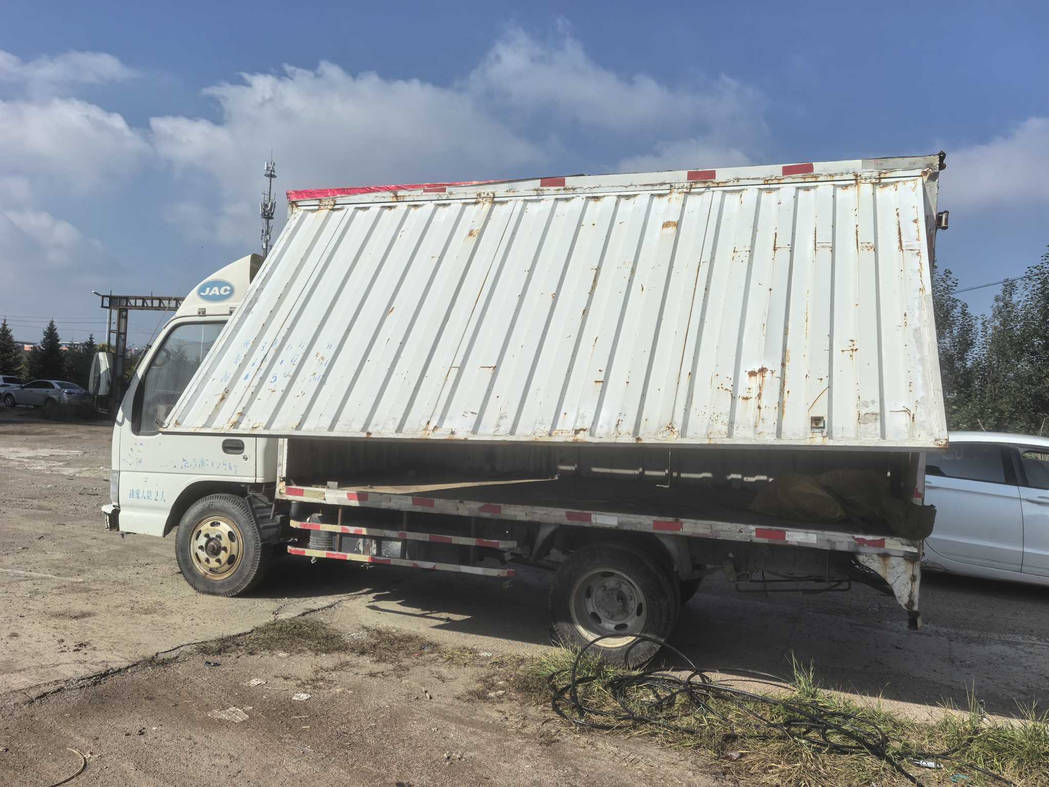 JAC X8 PLUS 2011 car image 