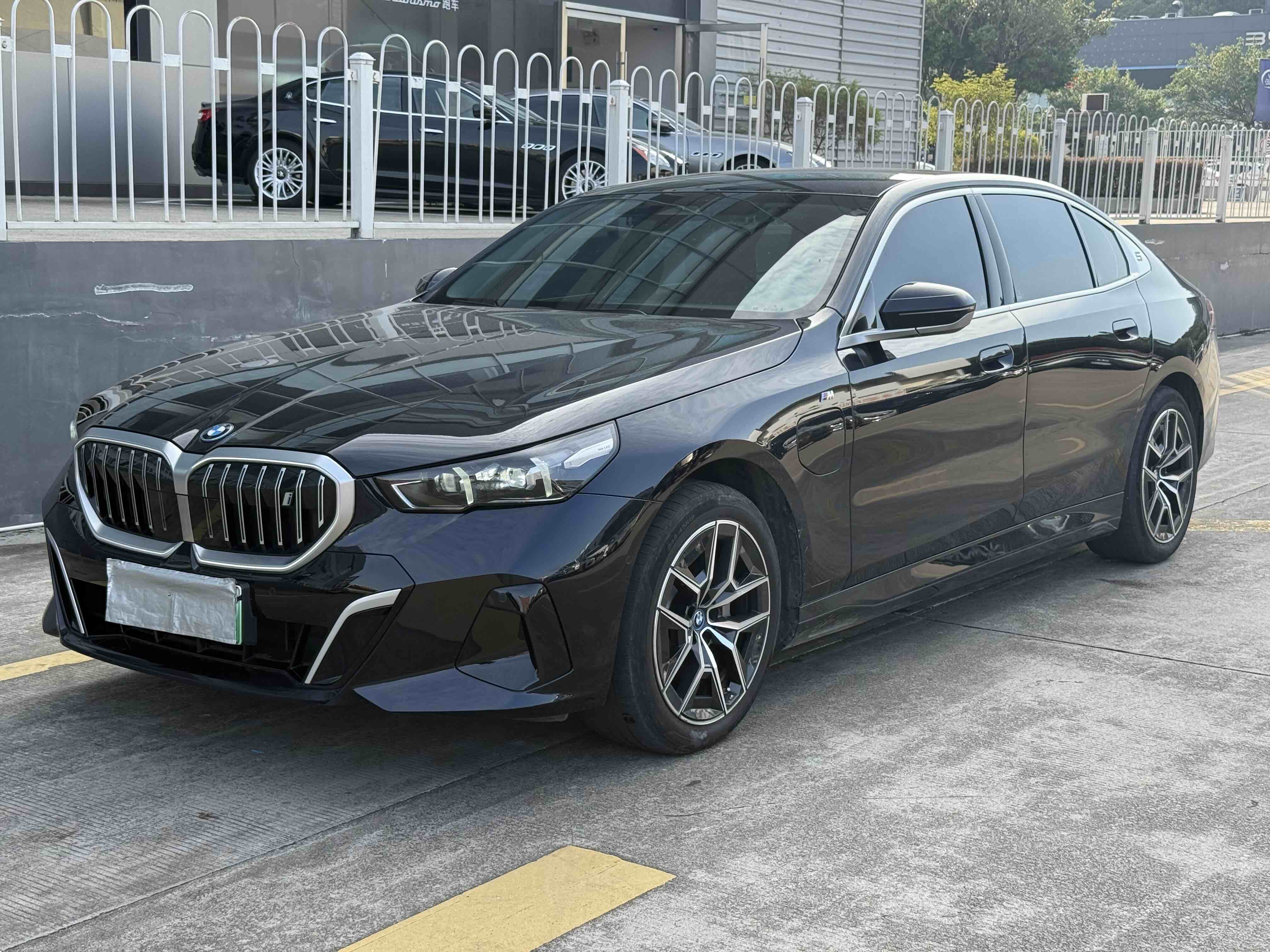 BMW i5 M60 2024 car image 