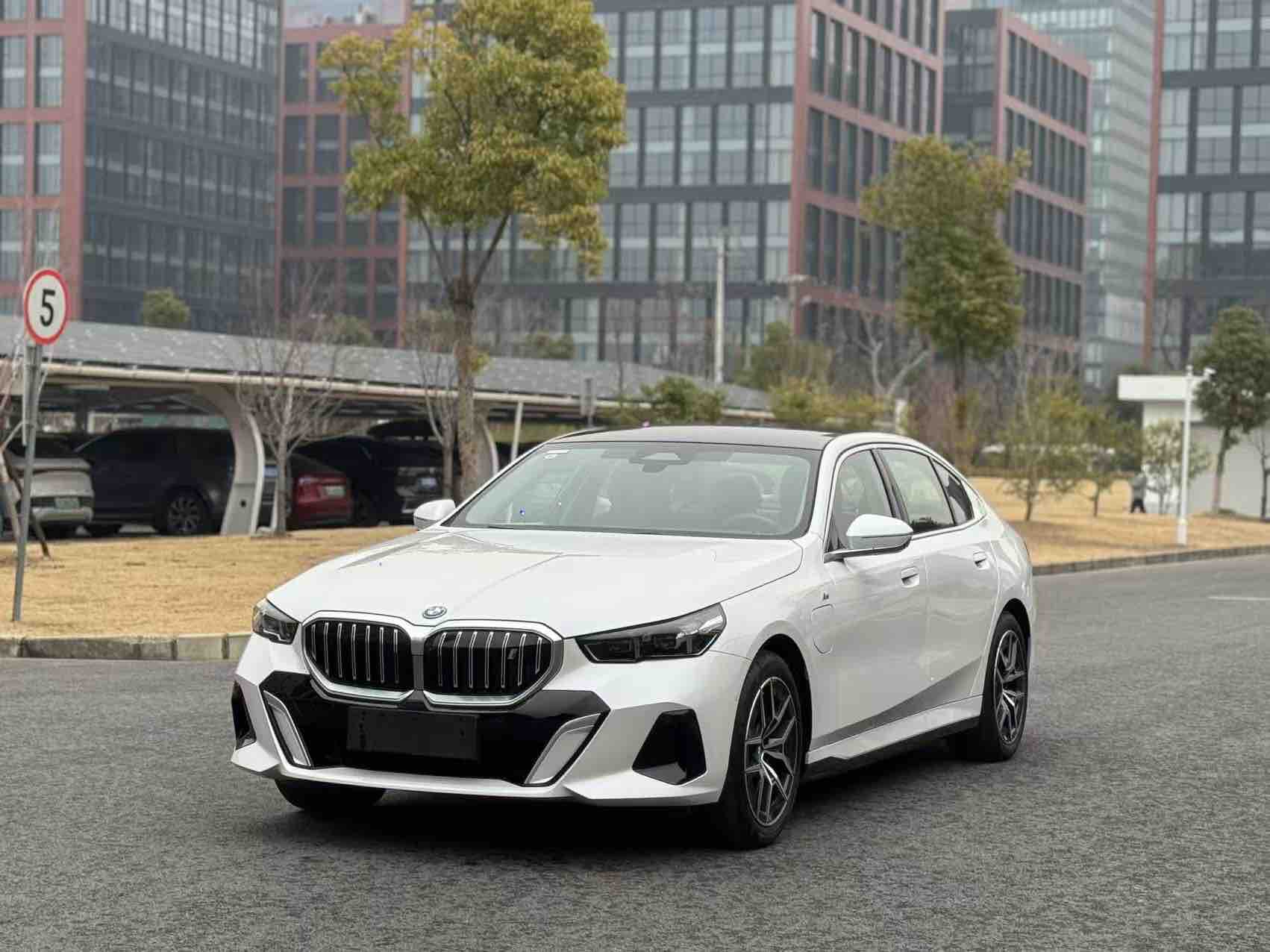 BMW i5 2025 BMW i5 2025 car image