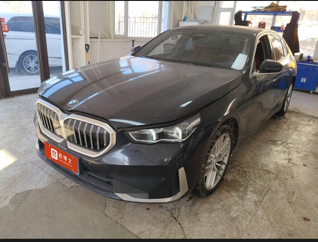 BMW 5 Series 2024 BMW 5 Series 2024 car image