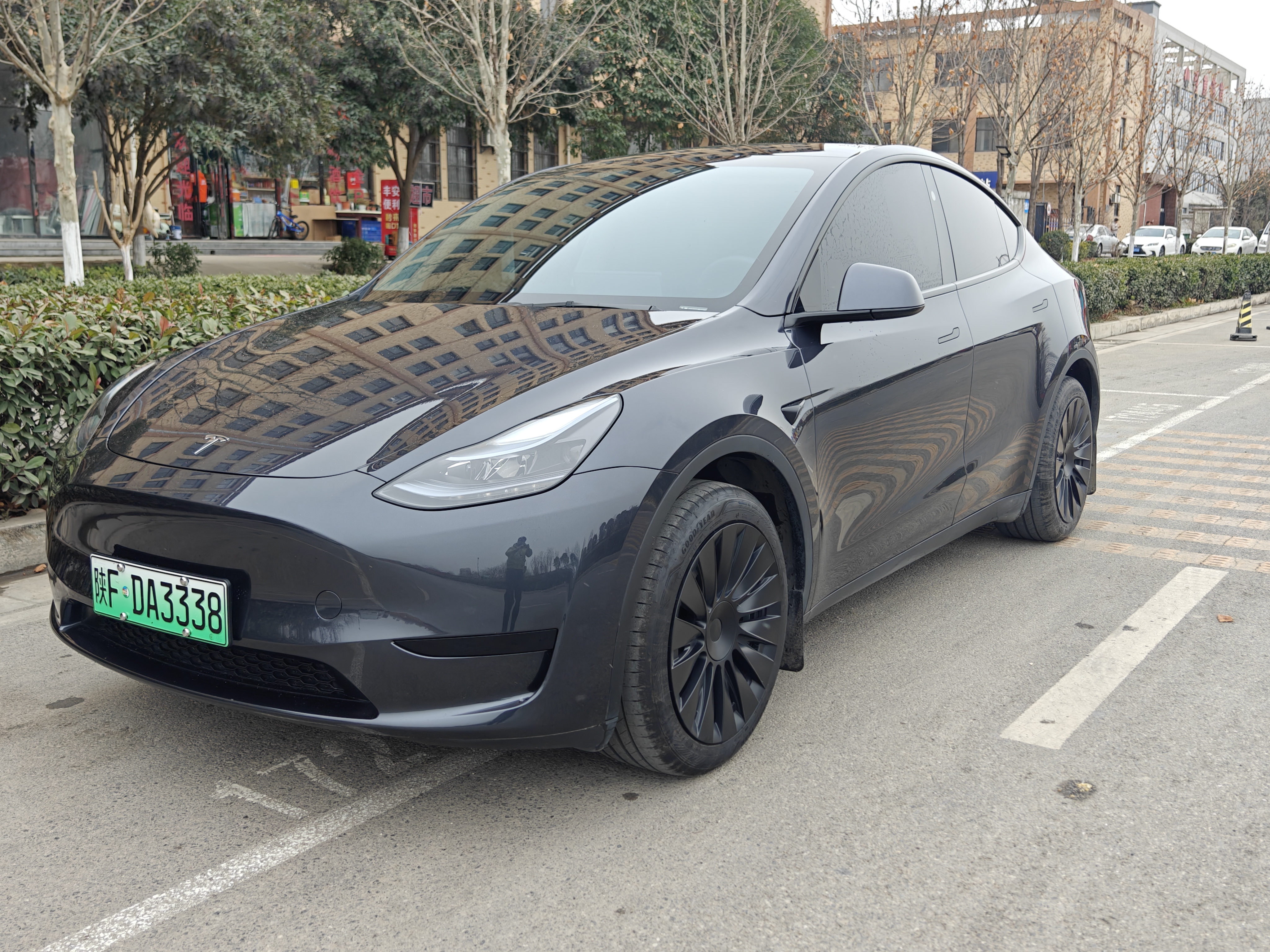 Tesla Model Y 2024 car image 