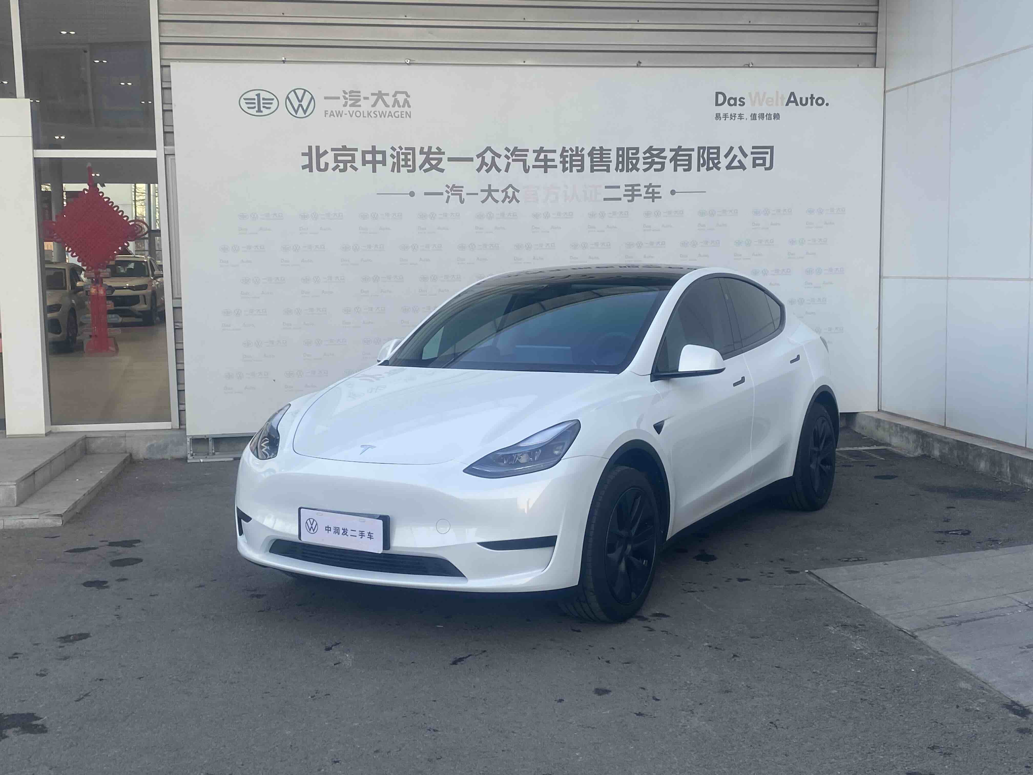 Tesla Model Y 2024 Tesla Model Y 2024 car image