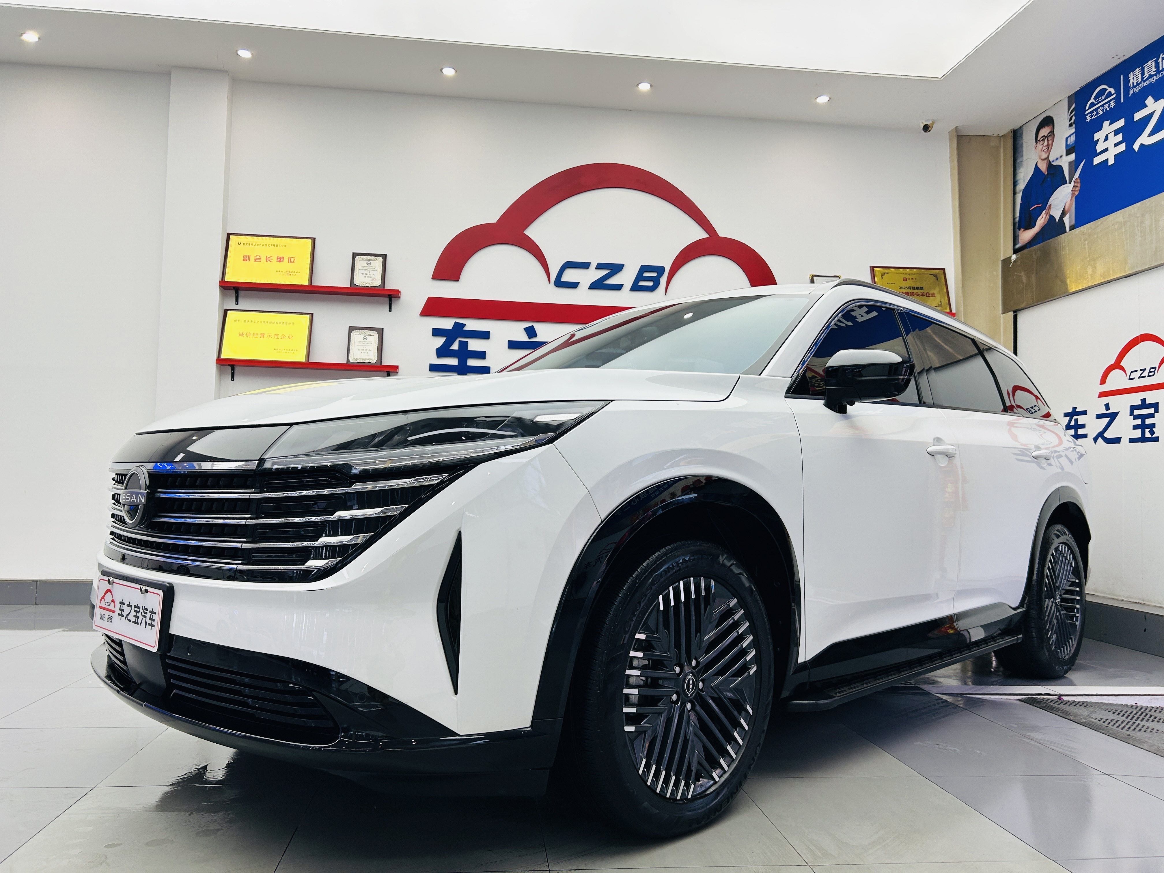 Nissan Pathfinder 2024 汽车图片 