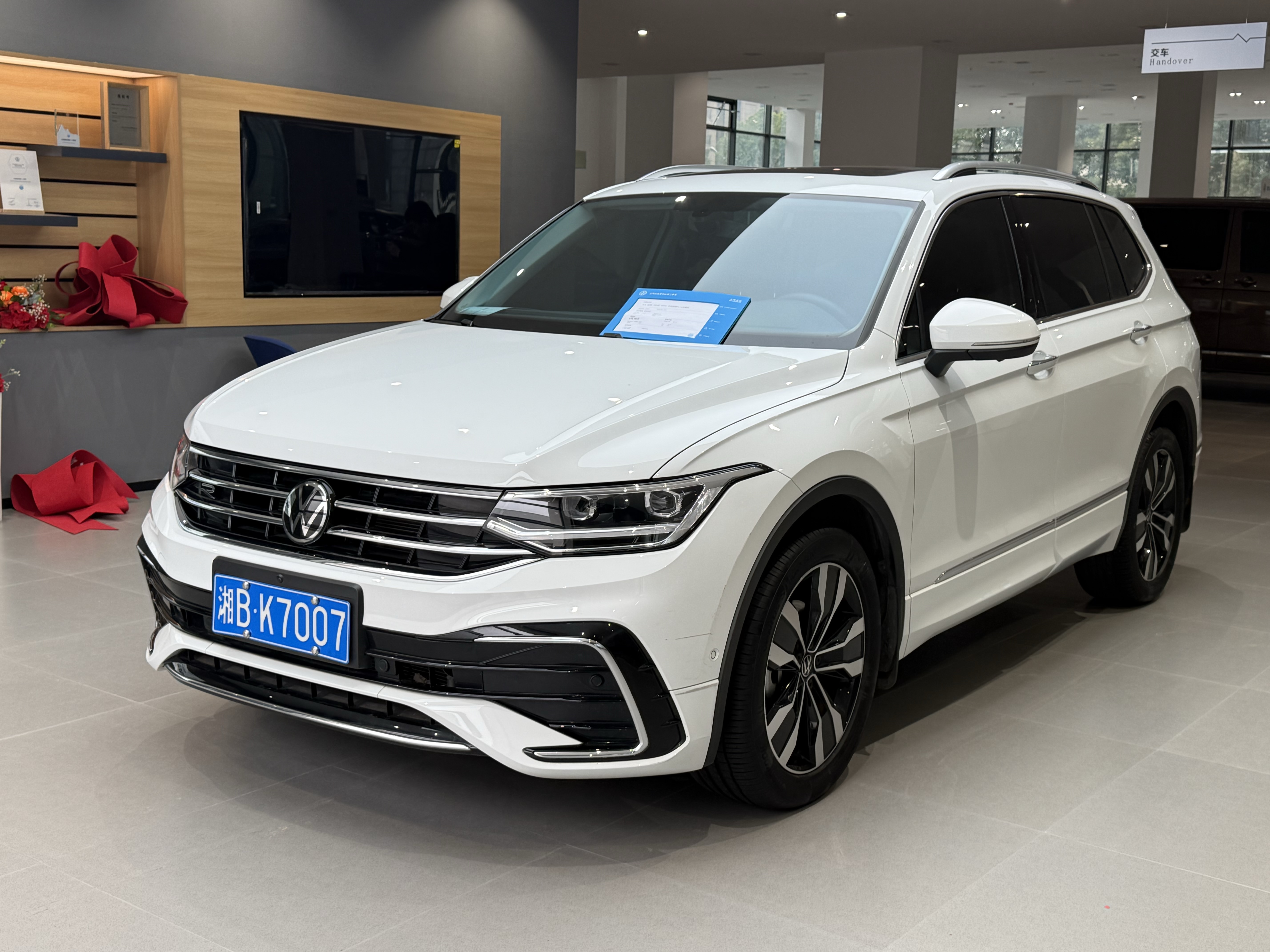 Volkswagen Tiguan L 2024 car image 