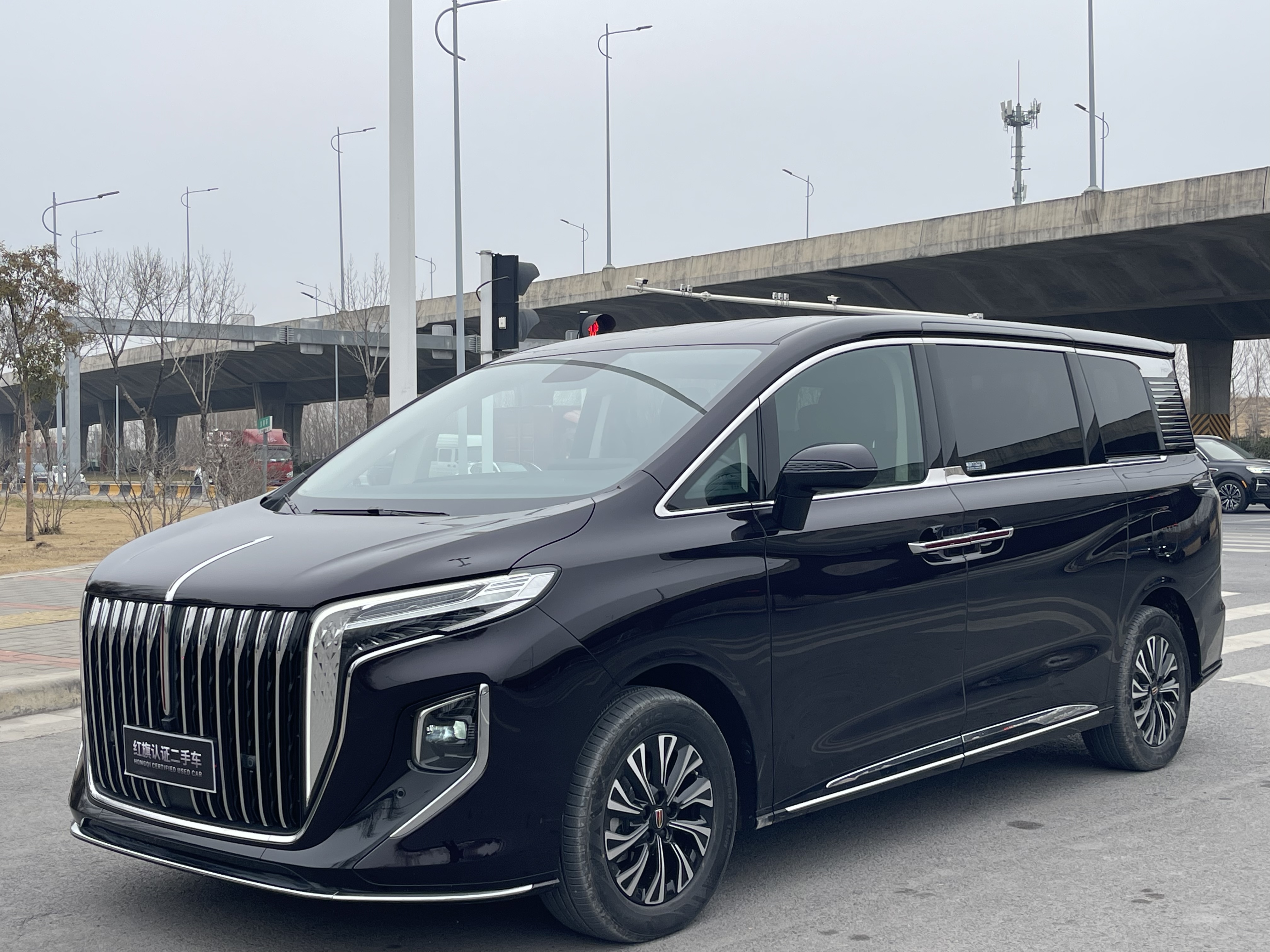 HongQi HQ9 PHEV 2024 HongQi HQ9 PHEV 2024 صورة سيارة