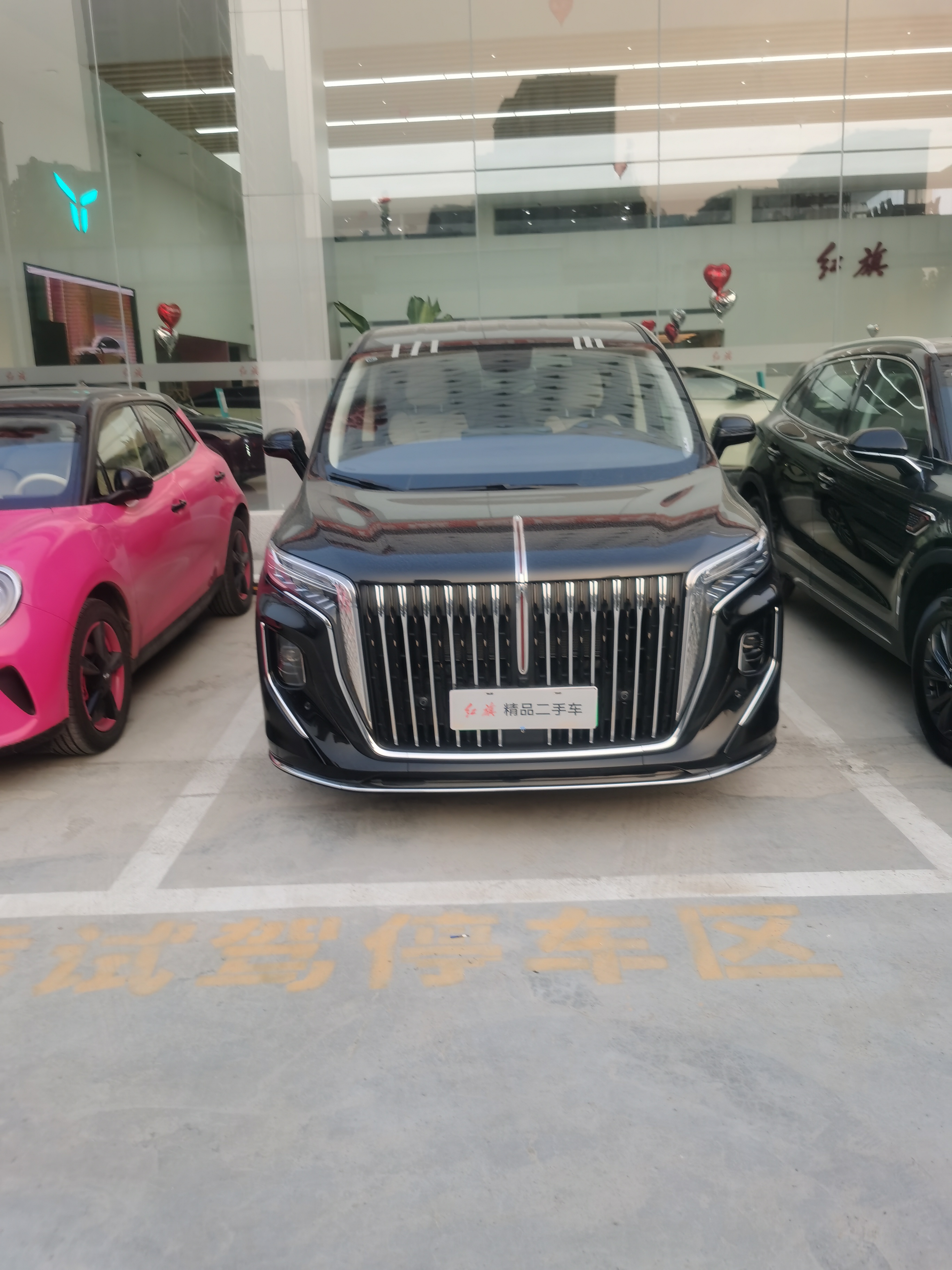 HongQi HQ9 PHEV 2025 HongQi HQ9 PHEV 2025 صورة سيارة