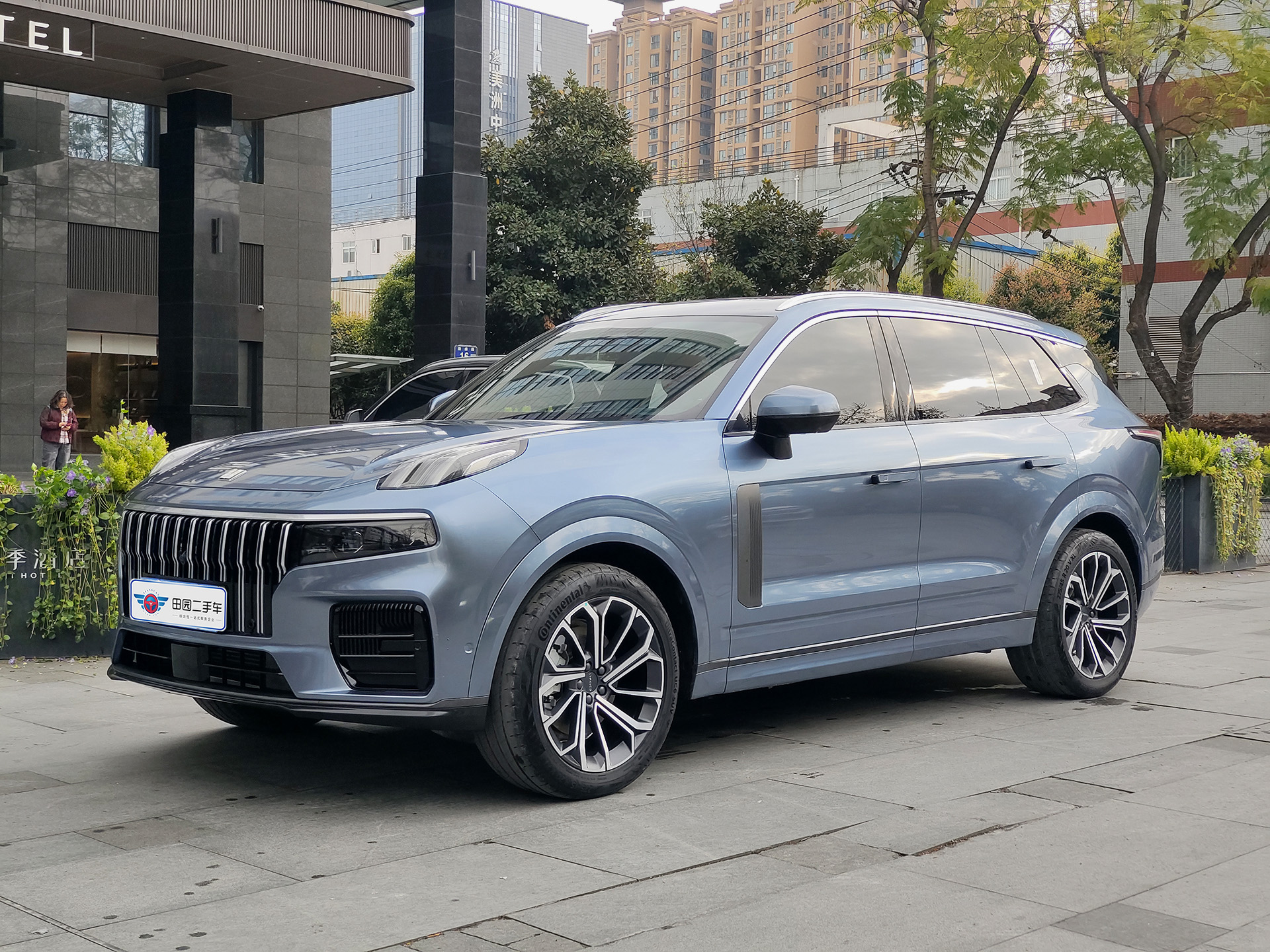 Lynk & Co 09 2024 Lynk & Co 09 2024 car image