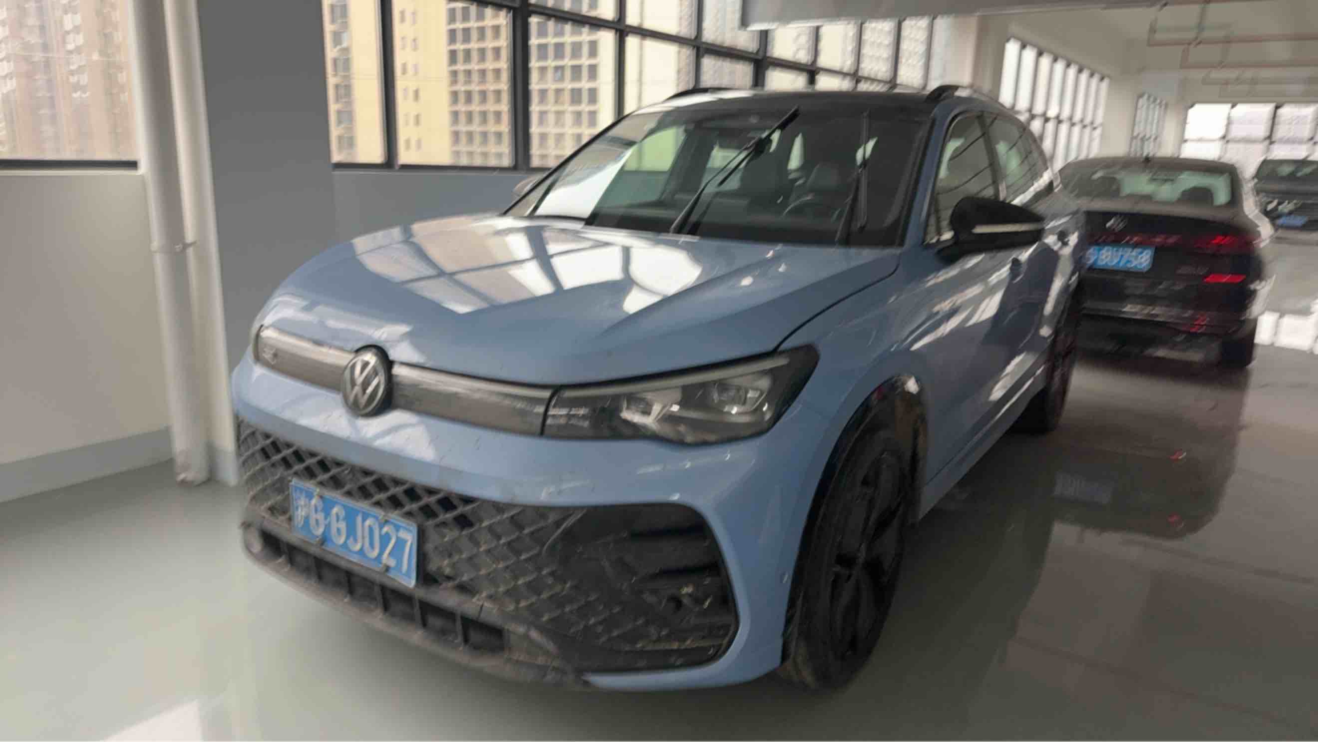 Volkswagen Tiguan L 2024 immagine di auto 