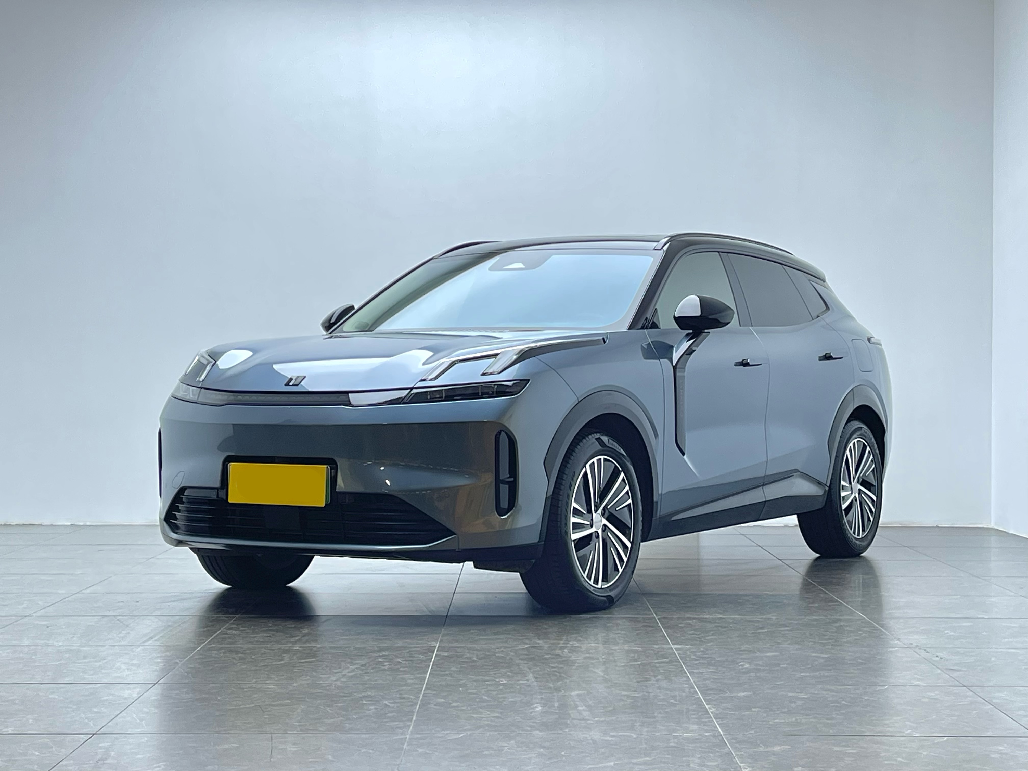 Lynk & Co 08 EM-P 2024 Lynk & Co 08 EM-P 2024 car image
