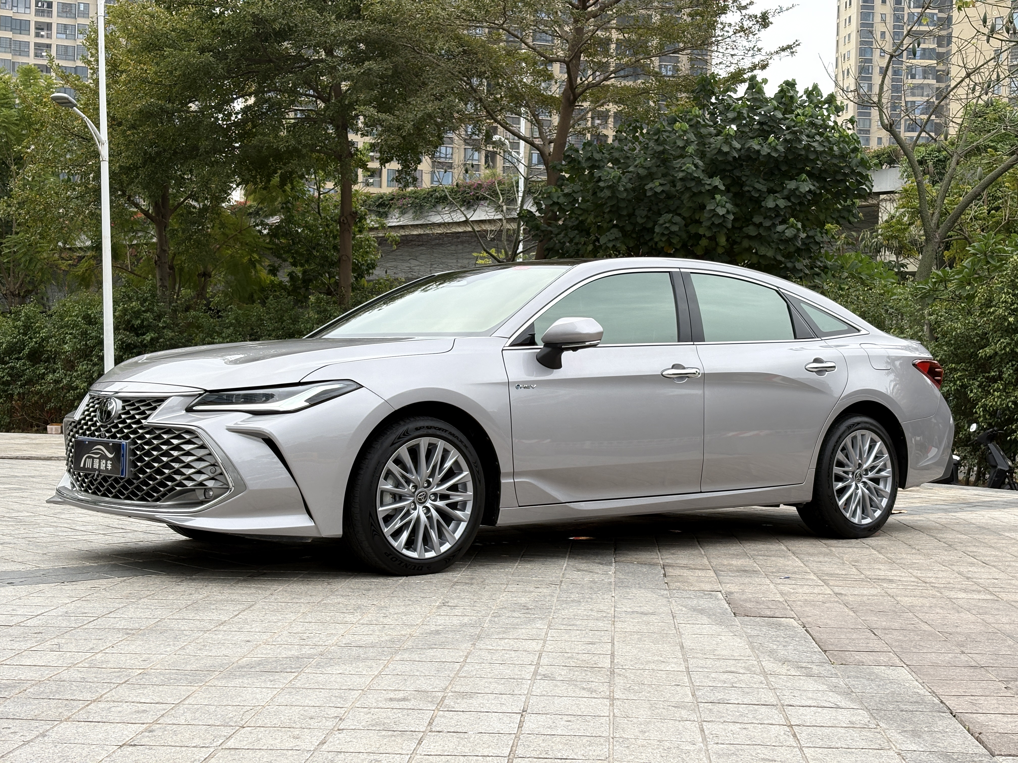 Toyota Avalon 2025 car image 