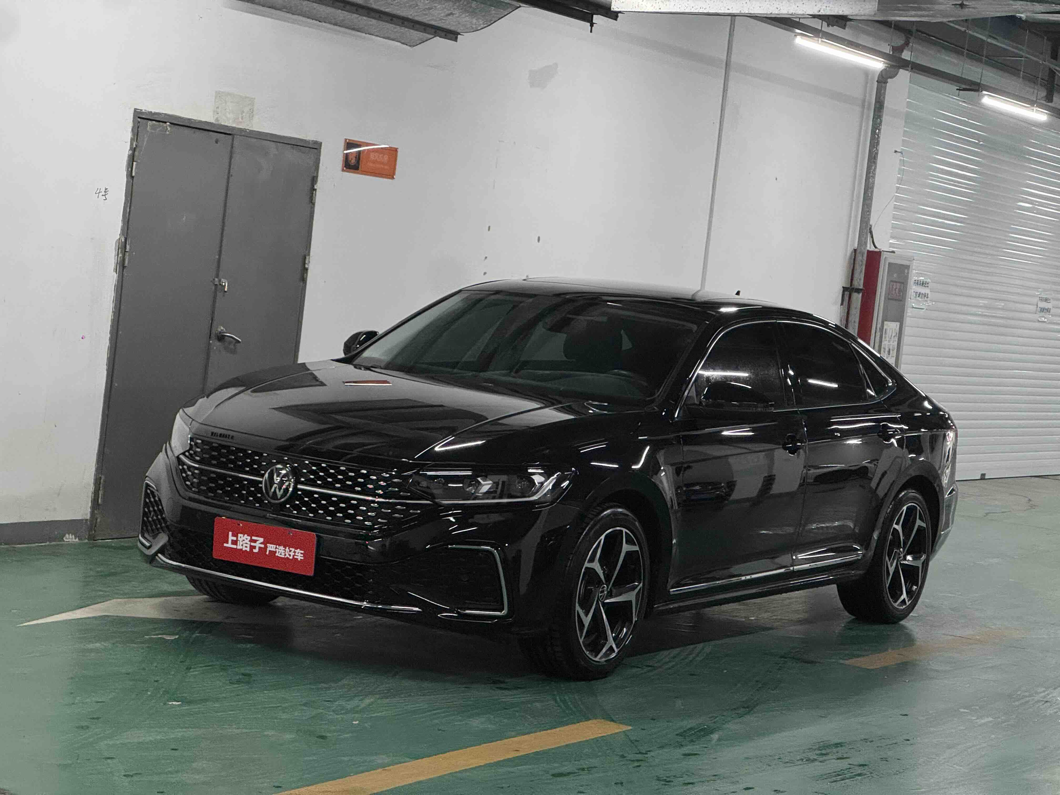 Volkswagen Passat 2025 صورة سيارة 