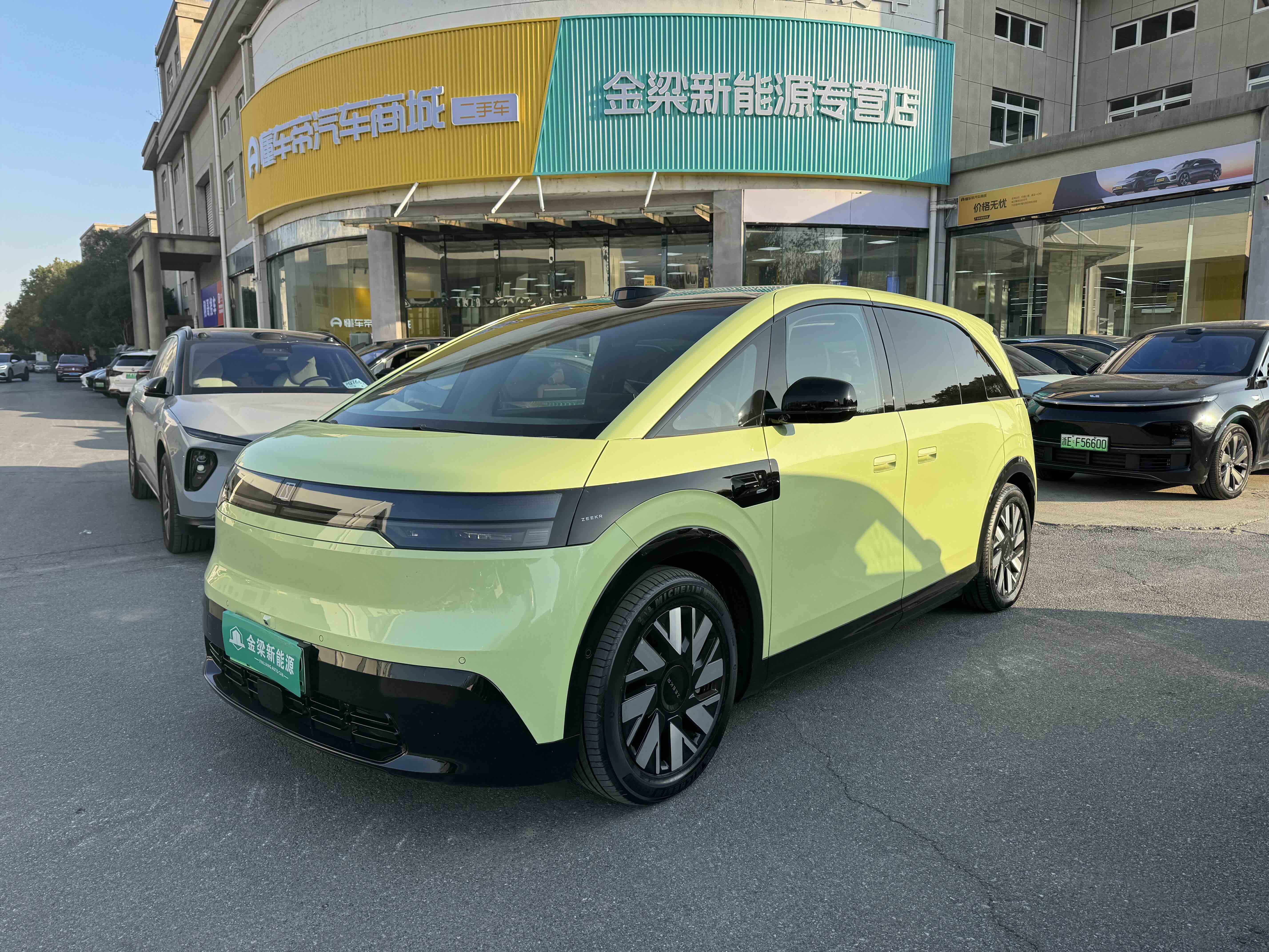 Zeekr MIX 2024 汽车图片 