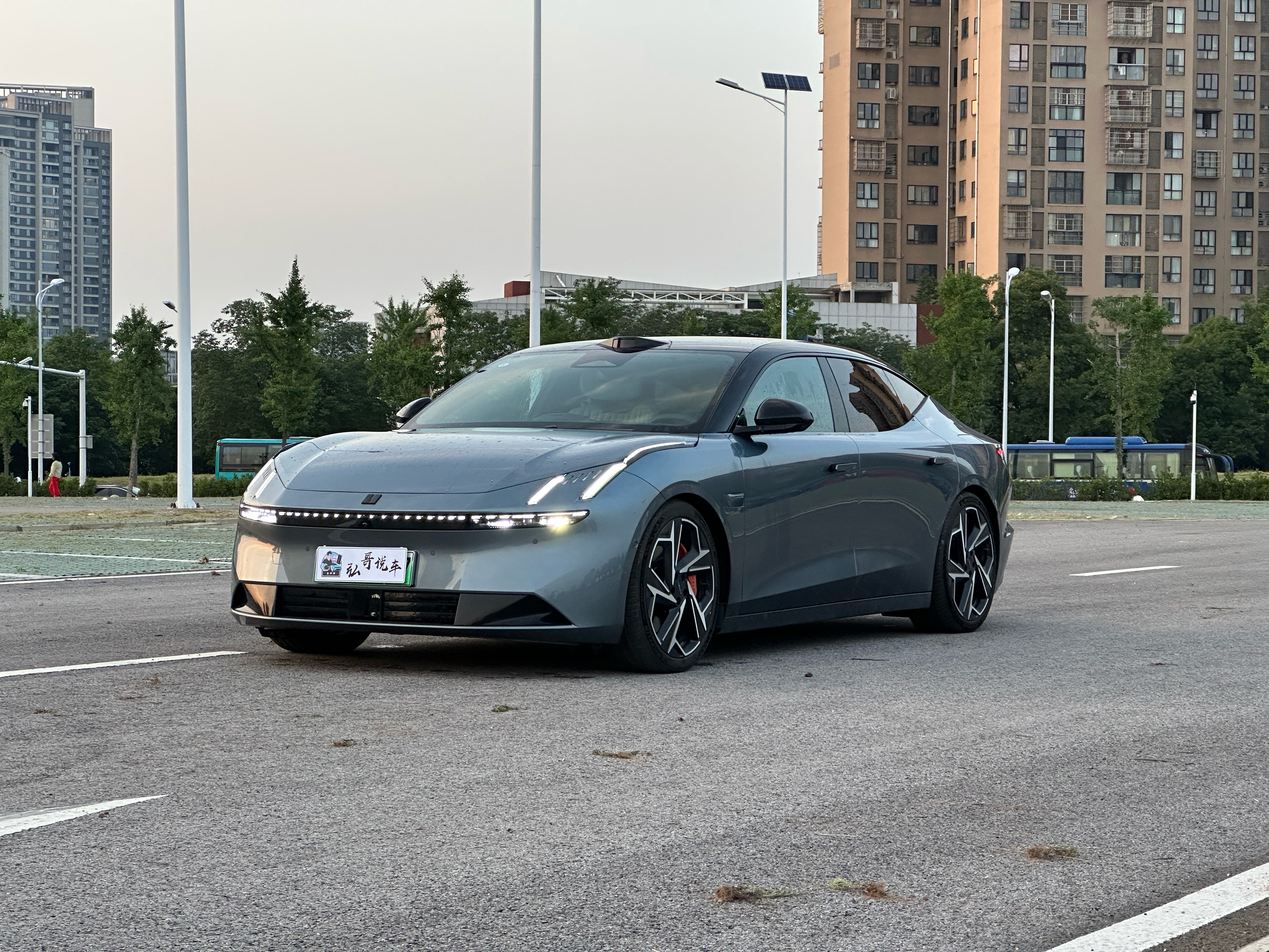 Lynk & Co 2024 car image 