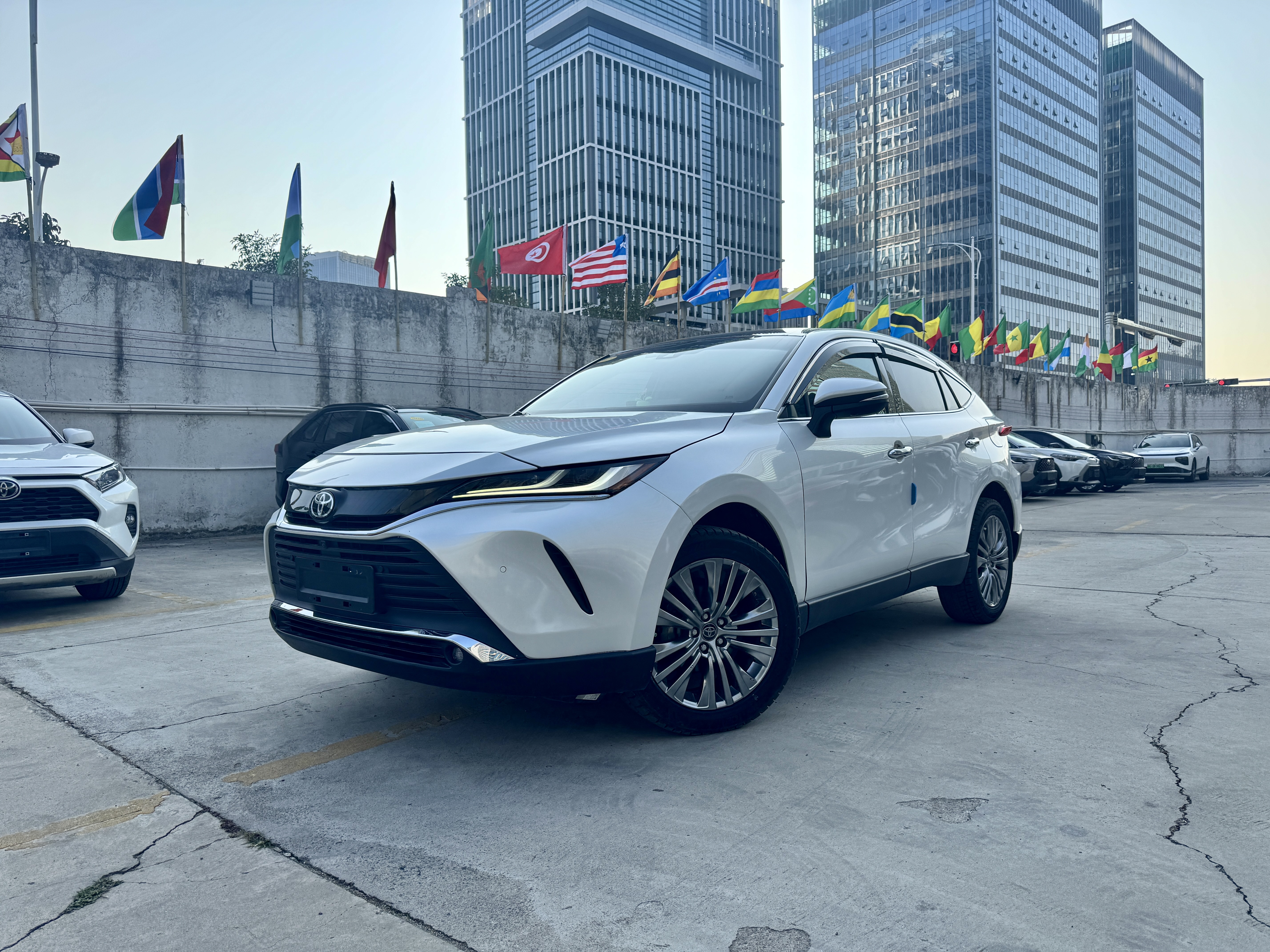 Toyota Harrier 2024 汽车图片 