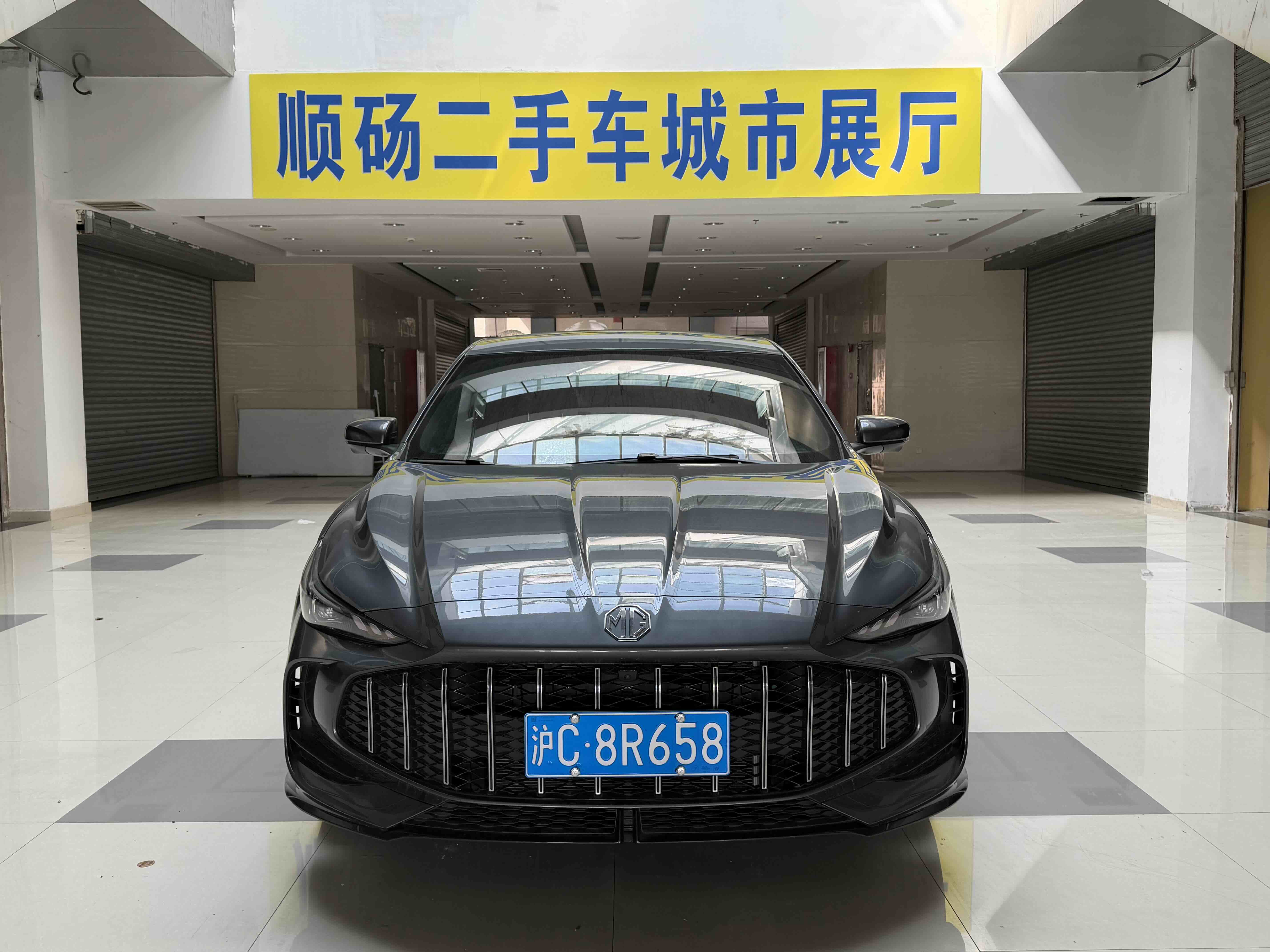 5 2025 5 2025 car image