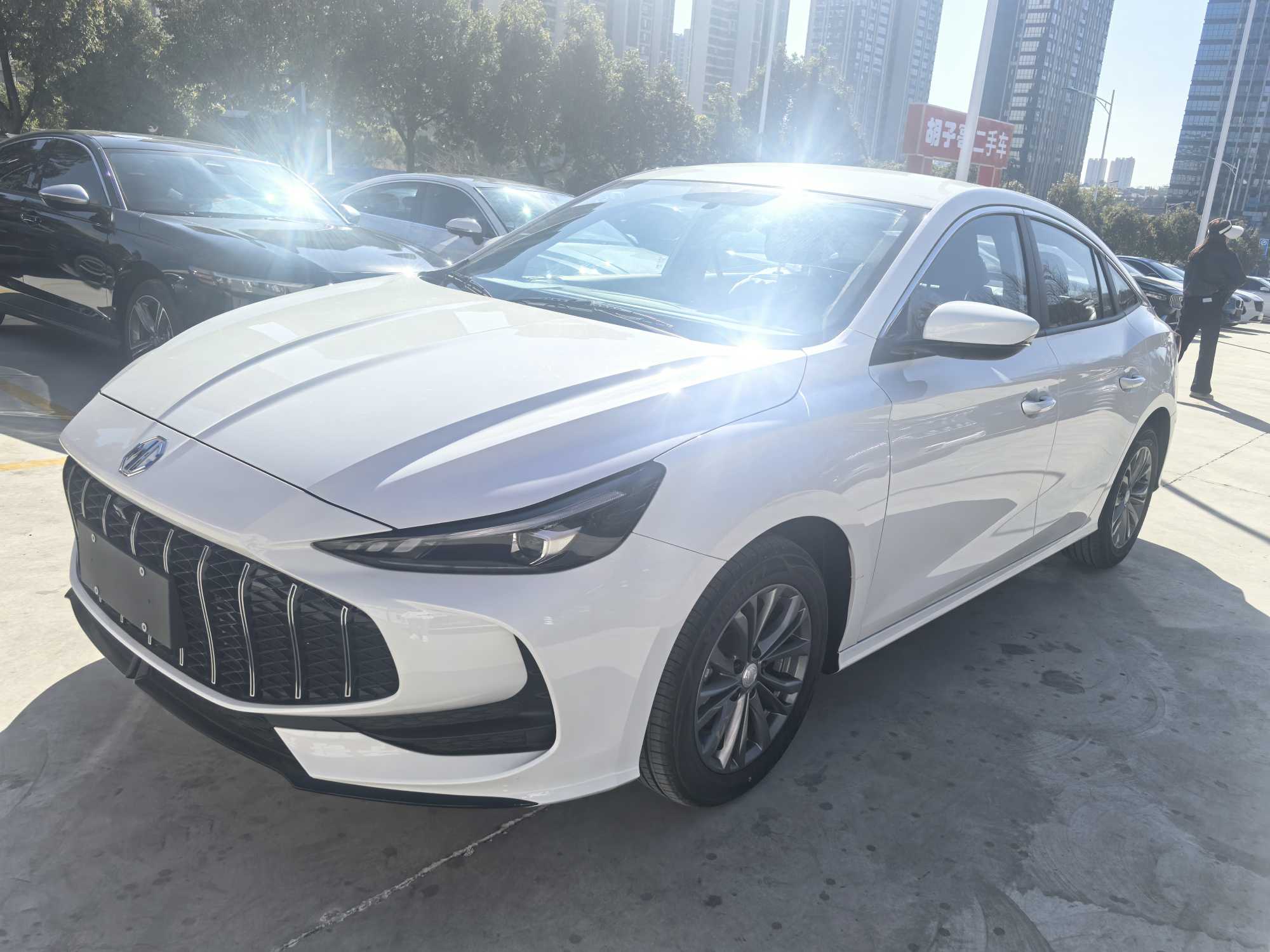 5 2026 5 2026 immagine di auto