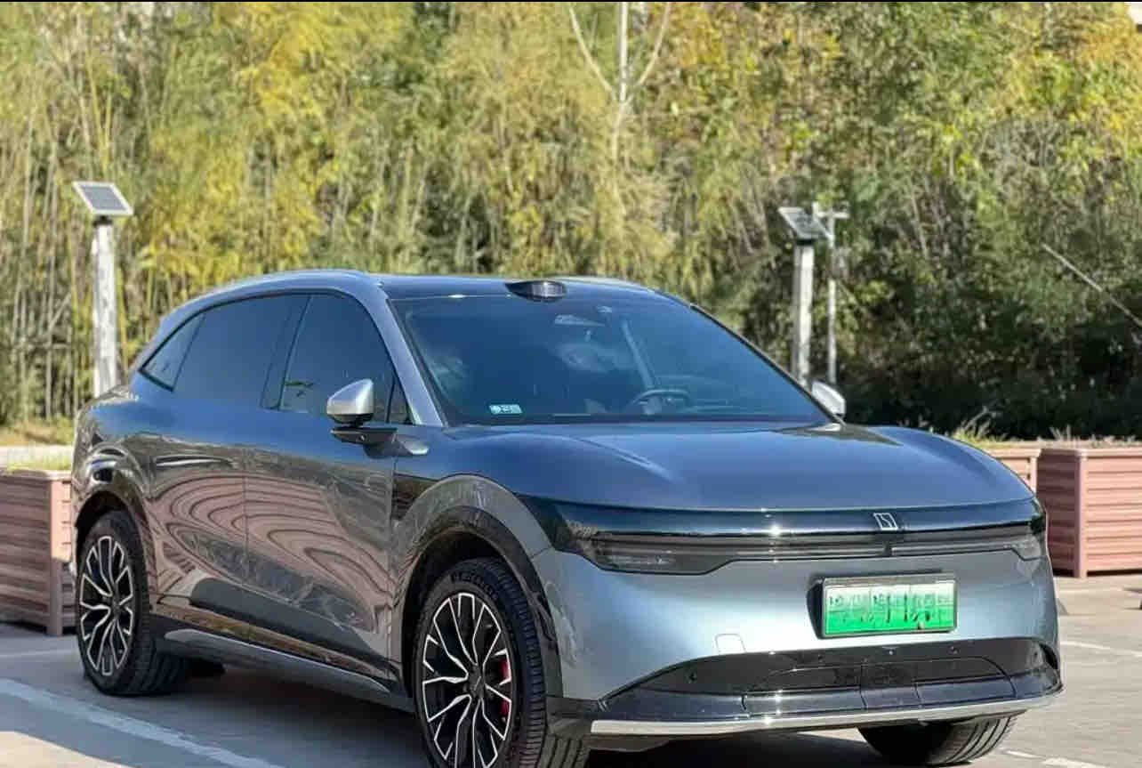 Zeekr 7X 2024 car image 