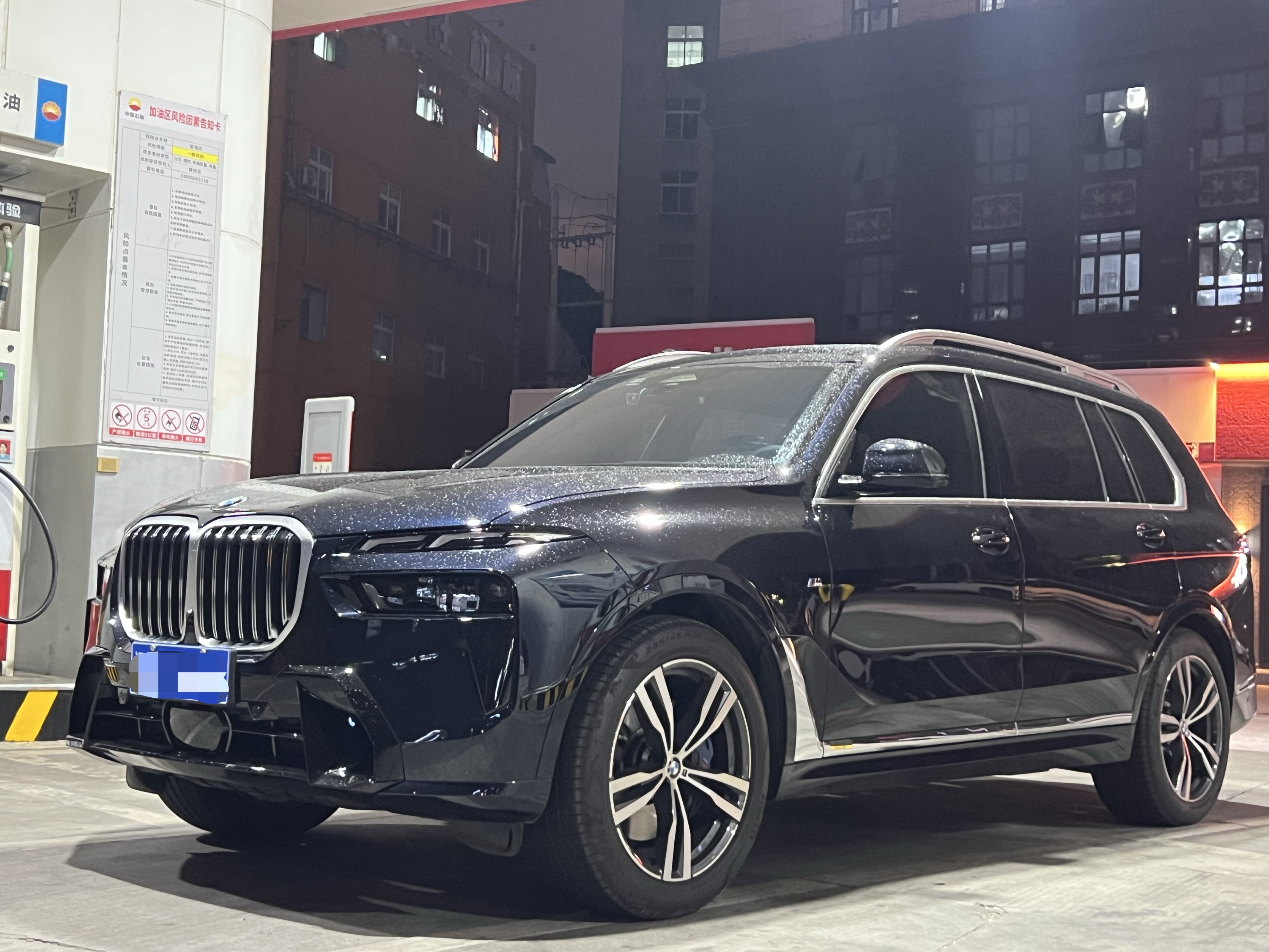 BMW X7 M60i 2025 car image 