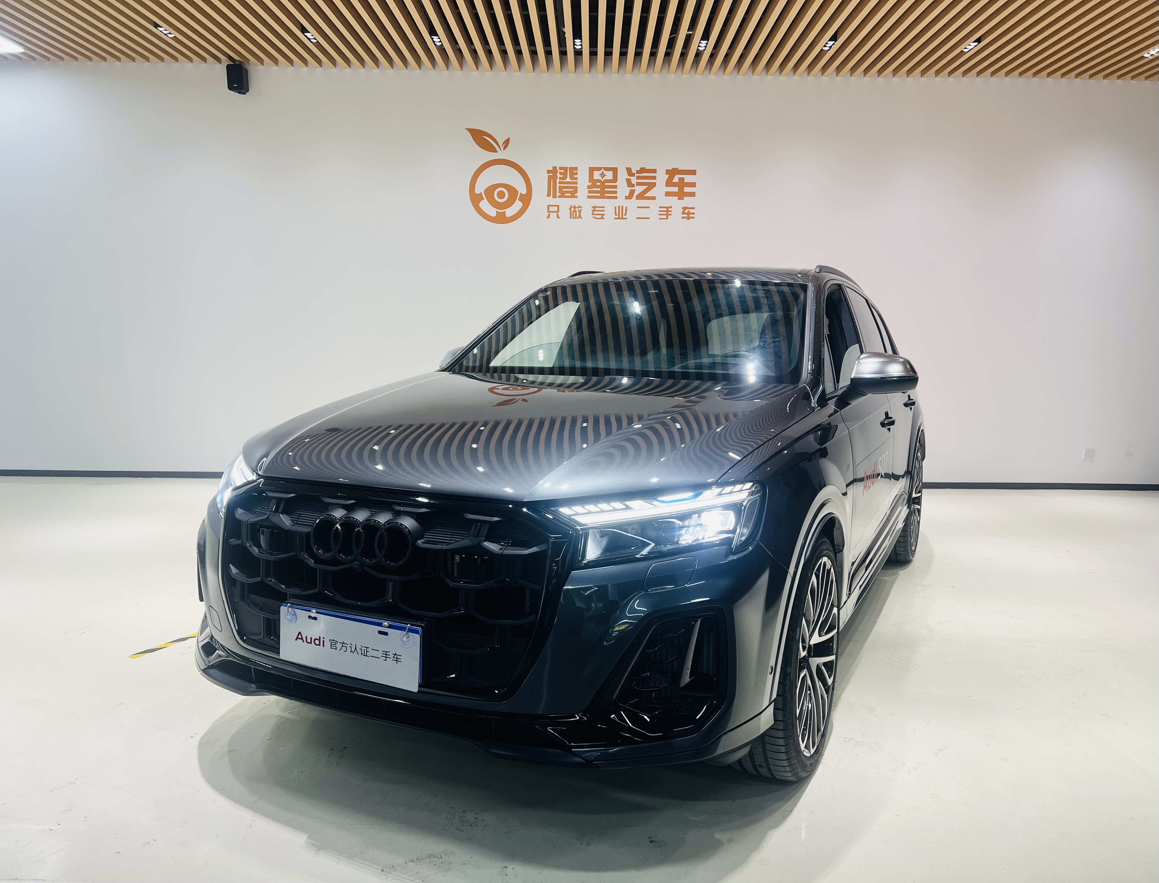 Audi SQ7 2024 car image 