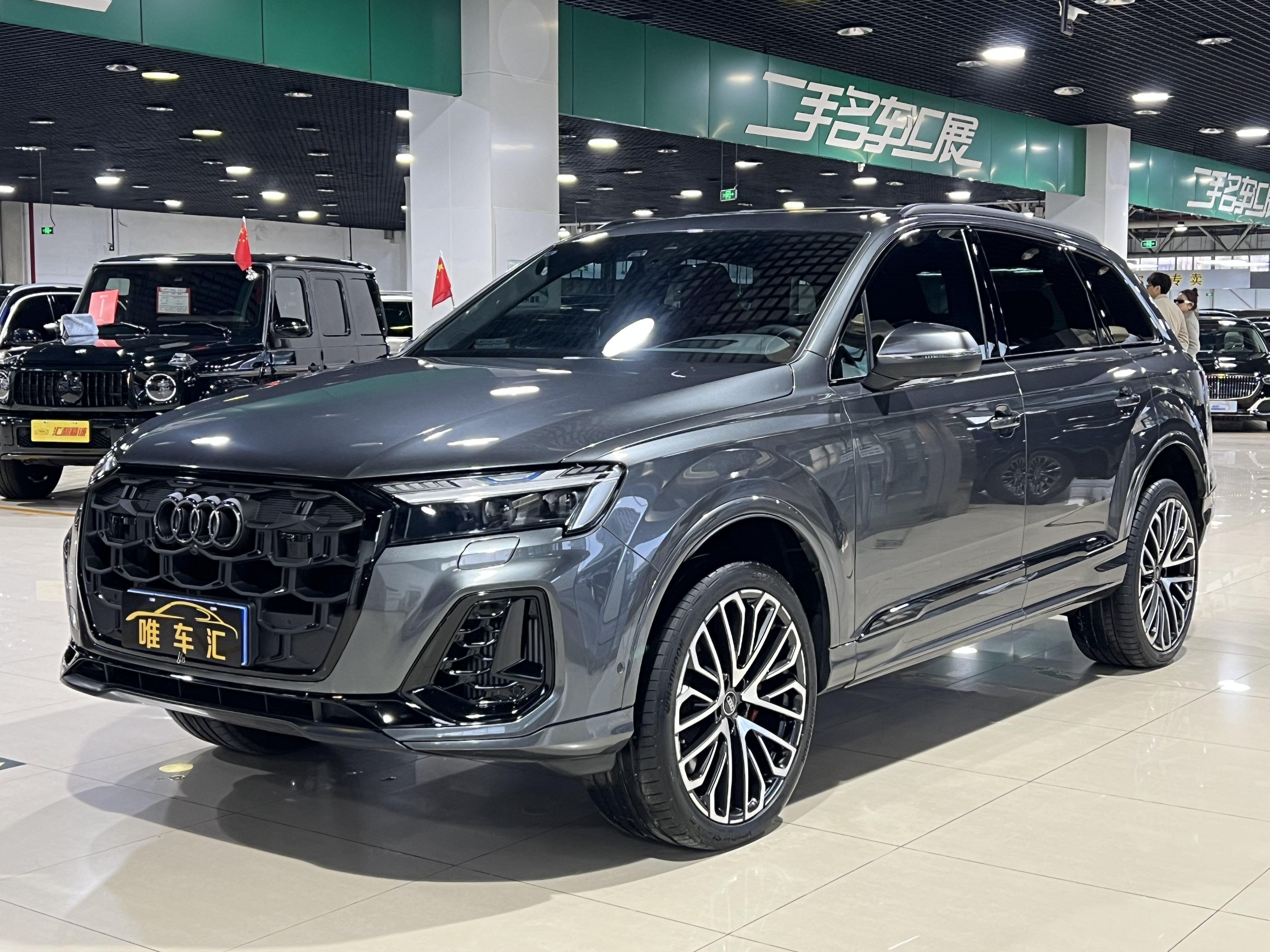 Audi SQ7 2024 car image 