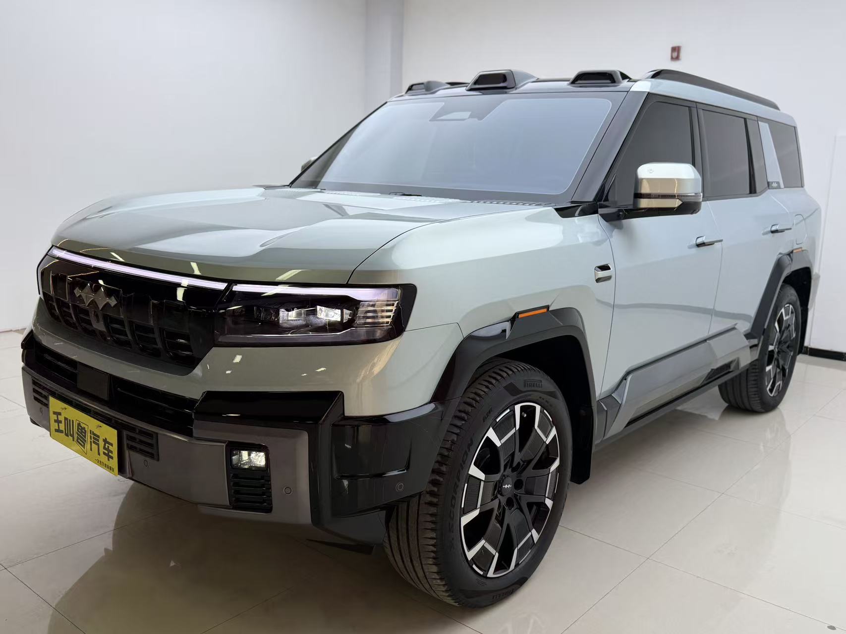 FangChengBao Leopard 8 2025 FangChengBao Leopard 8 2025 car image