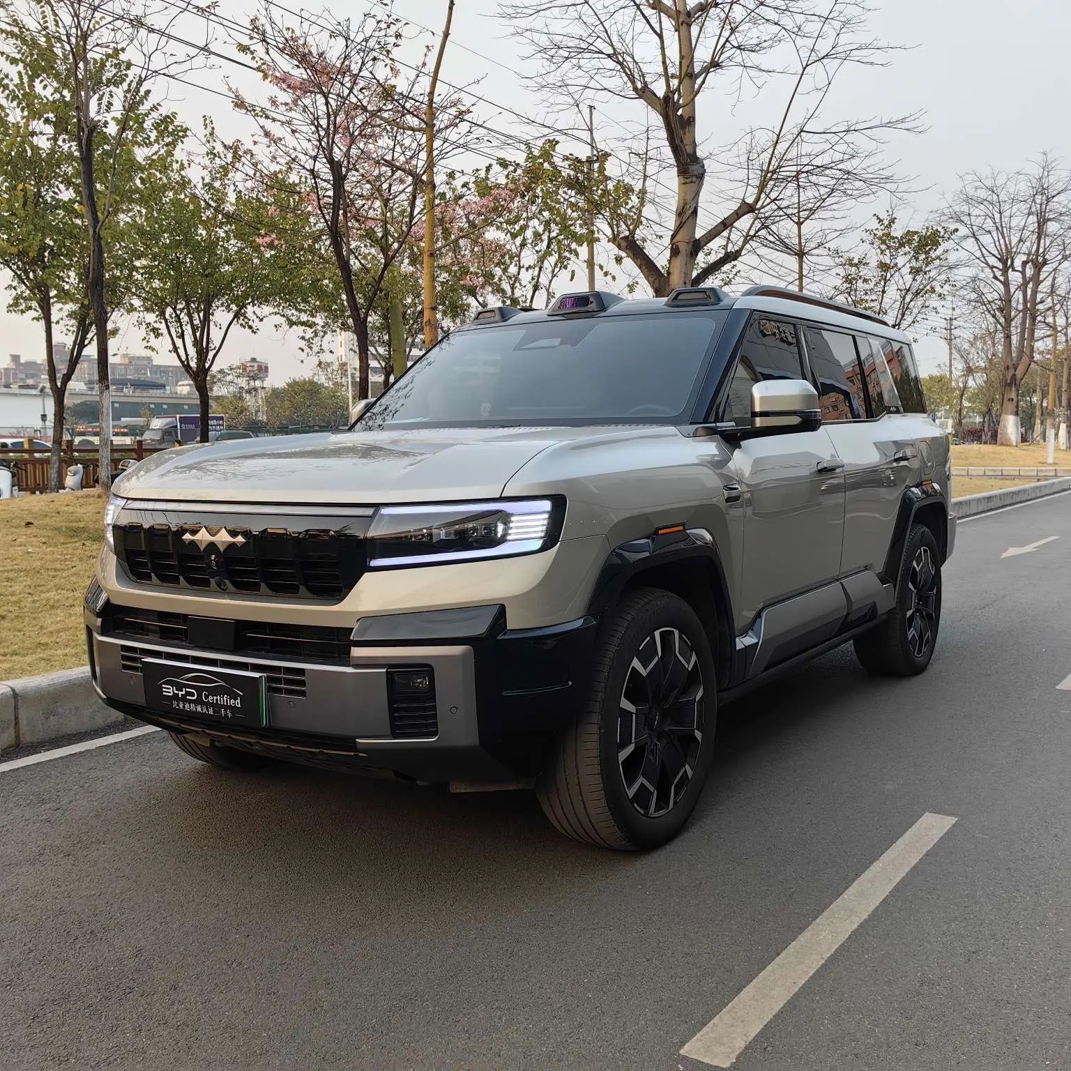 FangChengBao Leopard 8 2024 FangChengBao Leopard 8 2024 car image