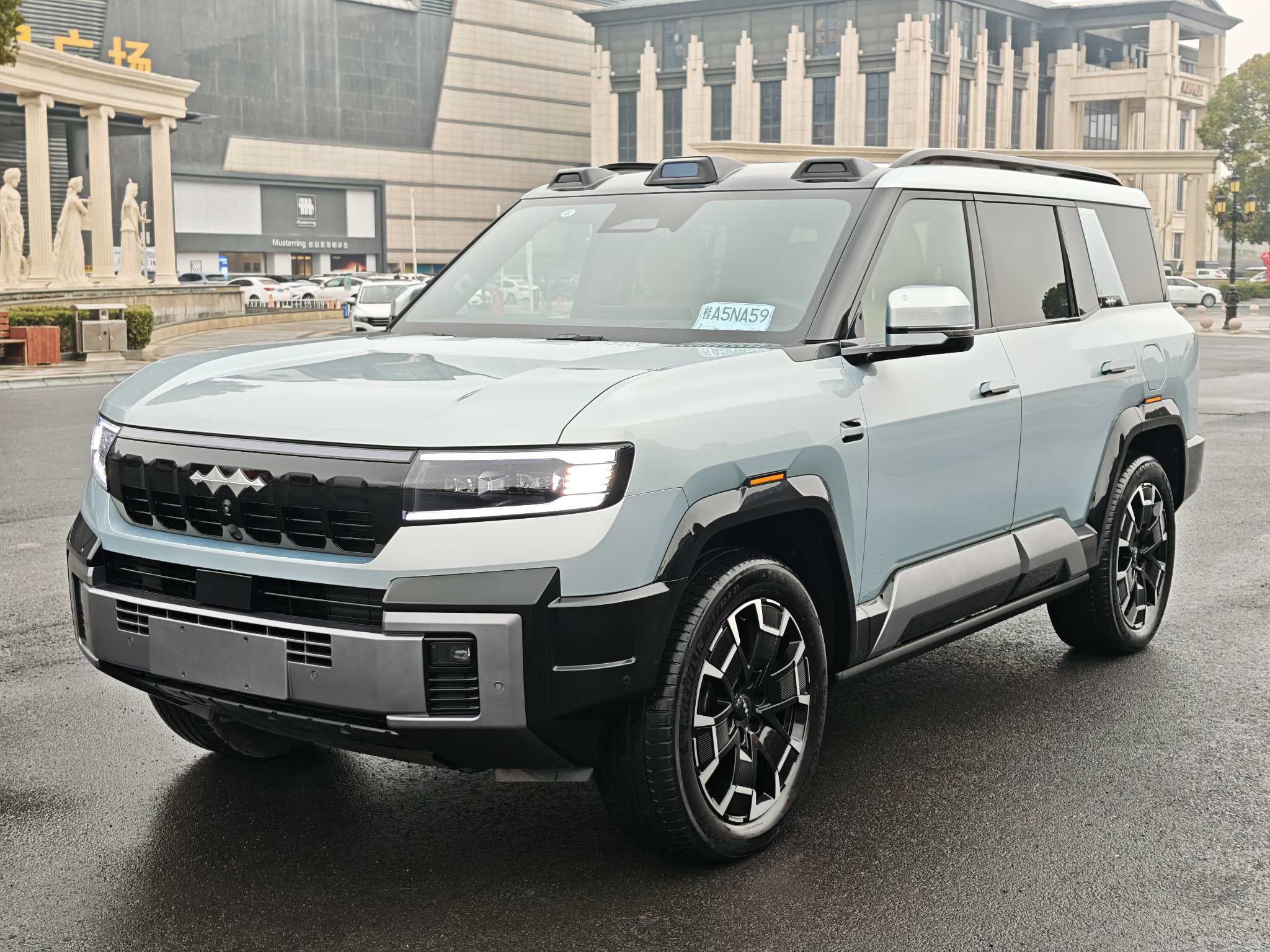 FangChengBao Leopard 8 2024 FangChengBao Leopard 8 2024 car image