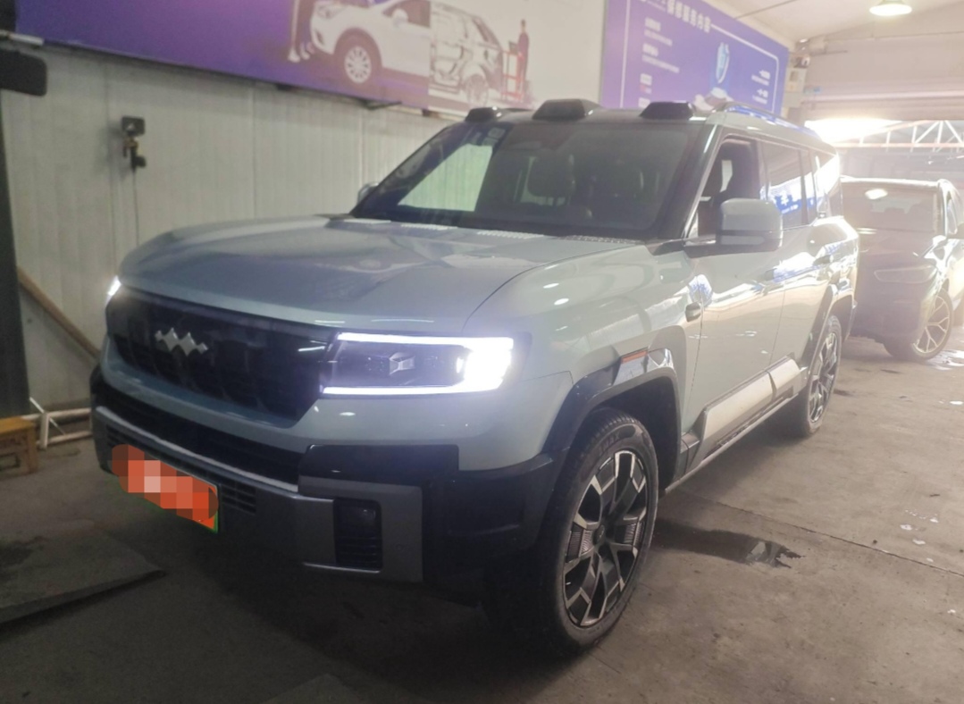 FangChengBao Leopard 8 2024 FangChengBao Leopard 8 2024 car image