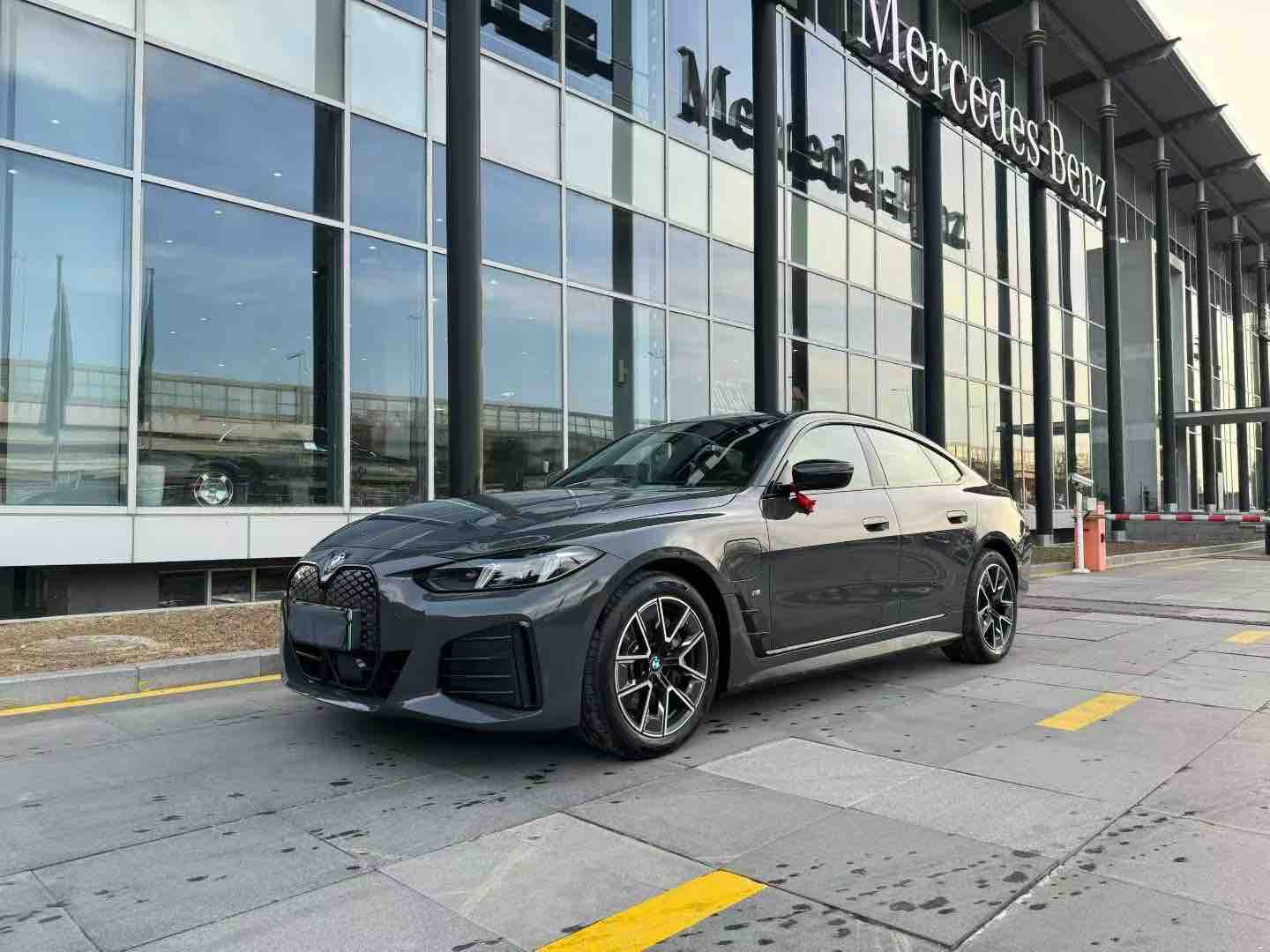 BMW i4 2026 car image 