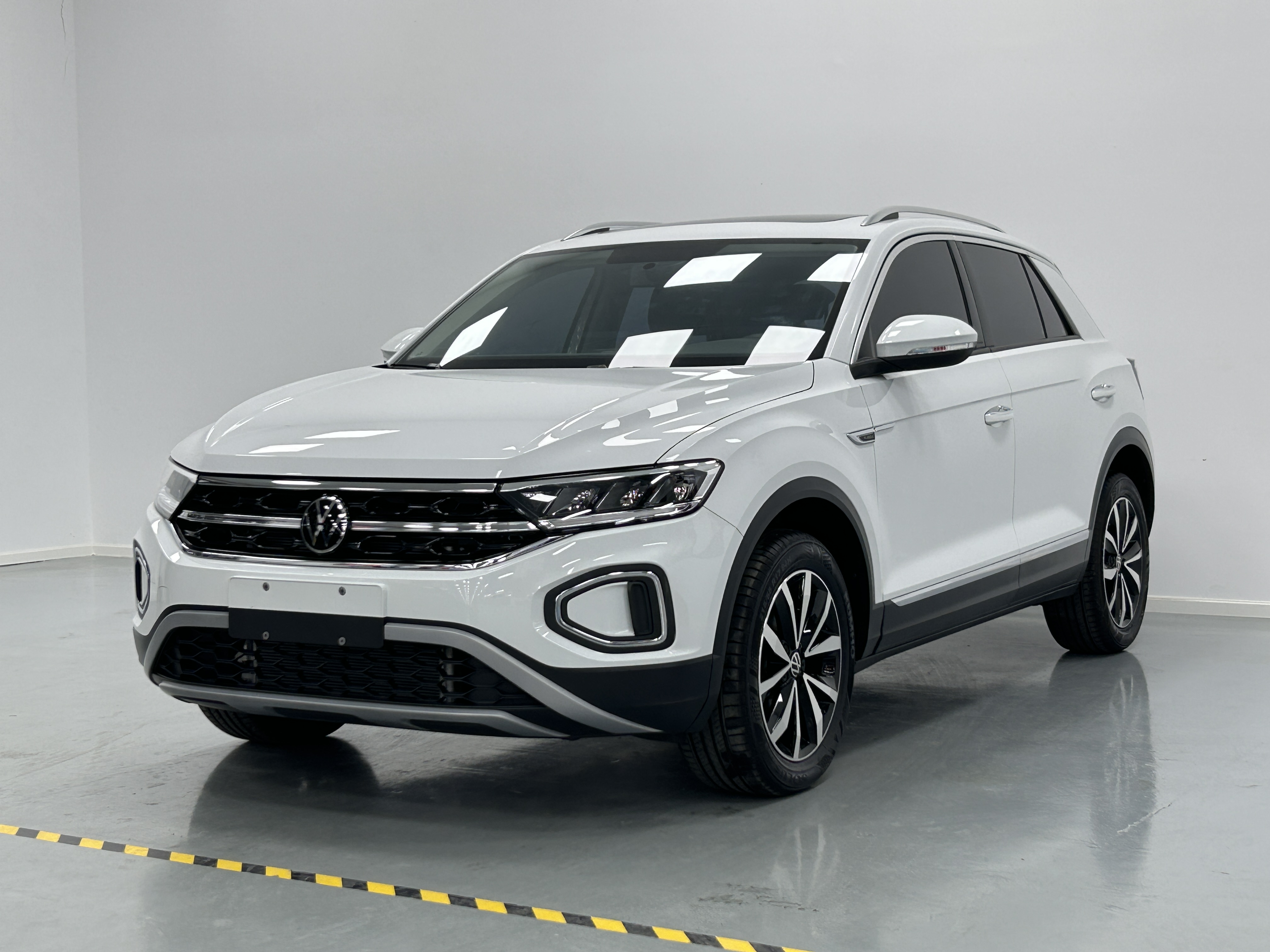 Volkswagen T-Roc 2025 汽车图片 