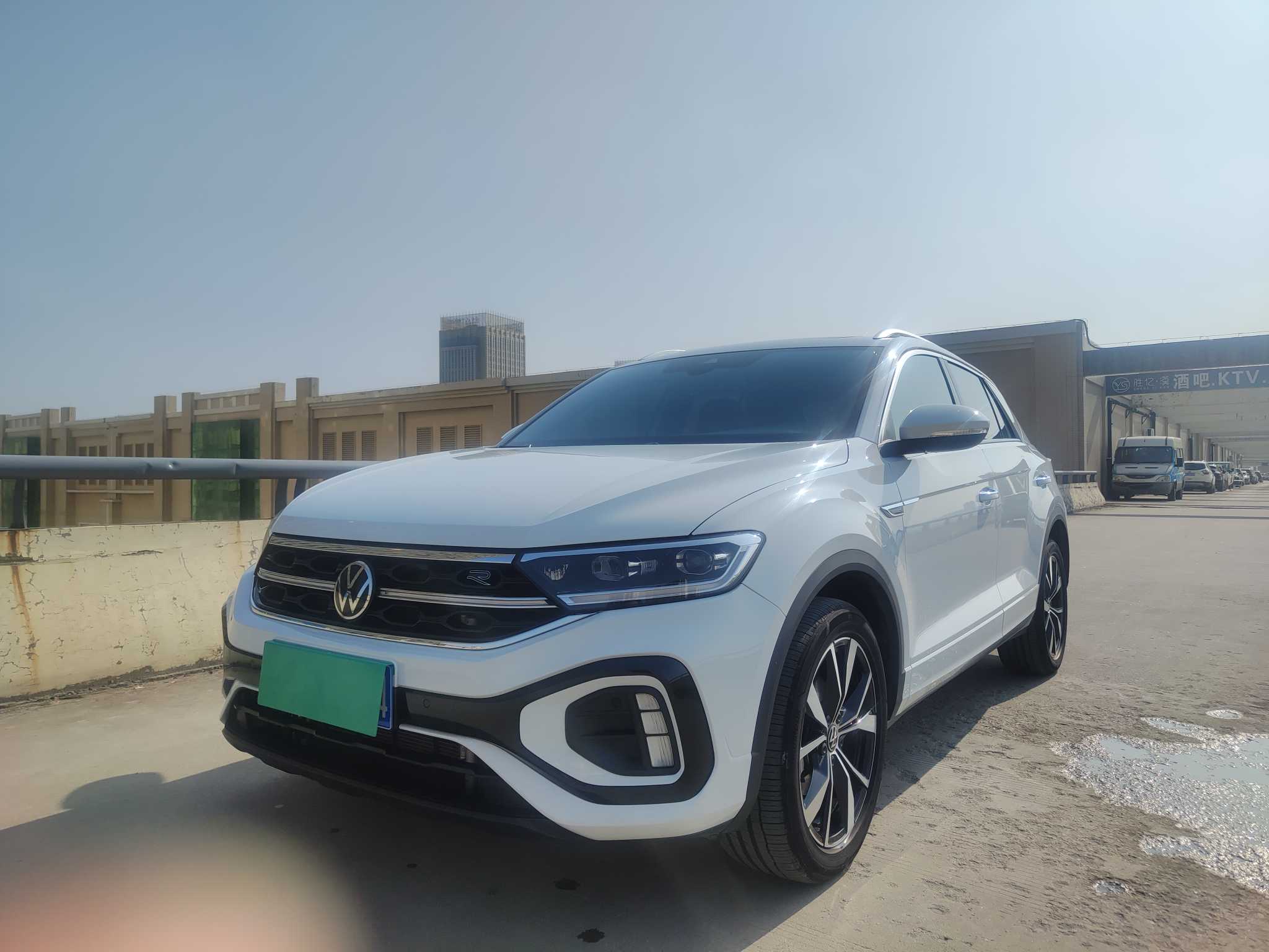 Volkswagen T-Roc 2024 Volkswagen T-Roc 2024 car image