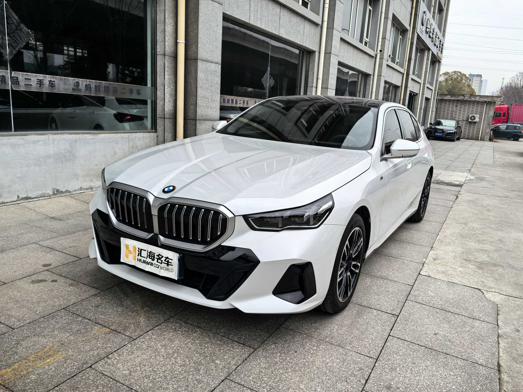 BMW 5 Series 2025 car image 