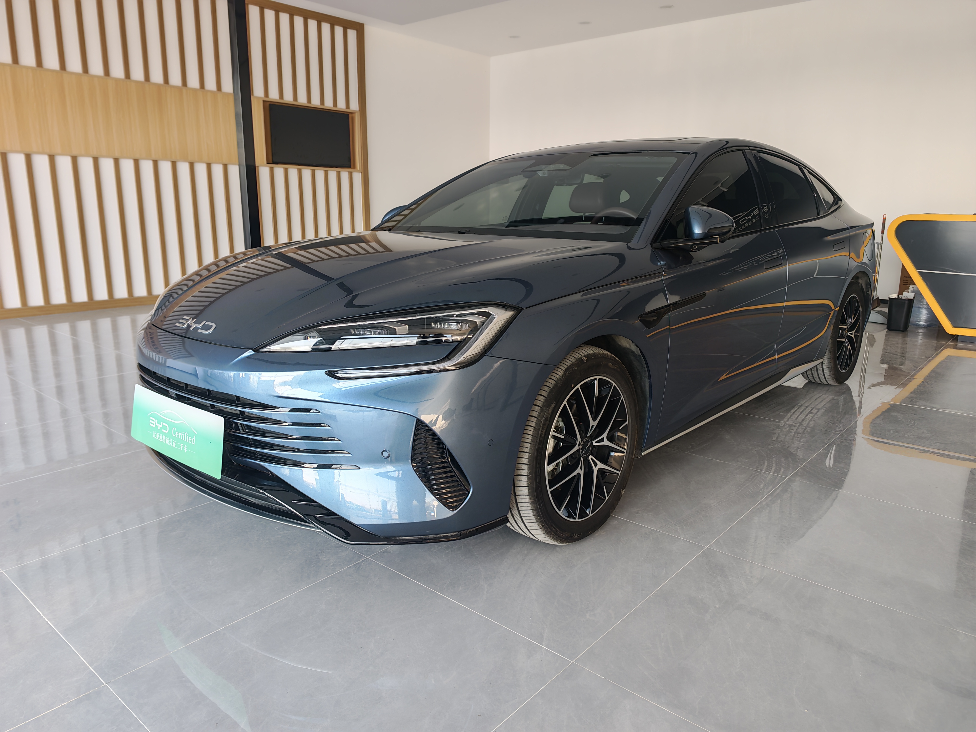 BYD Seal 07 DM-i 2025 imagem de carro 