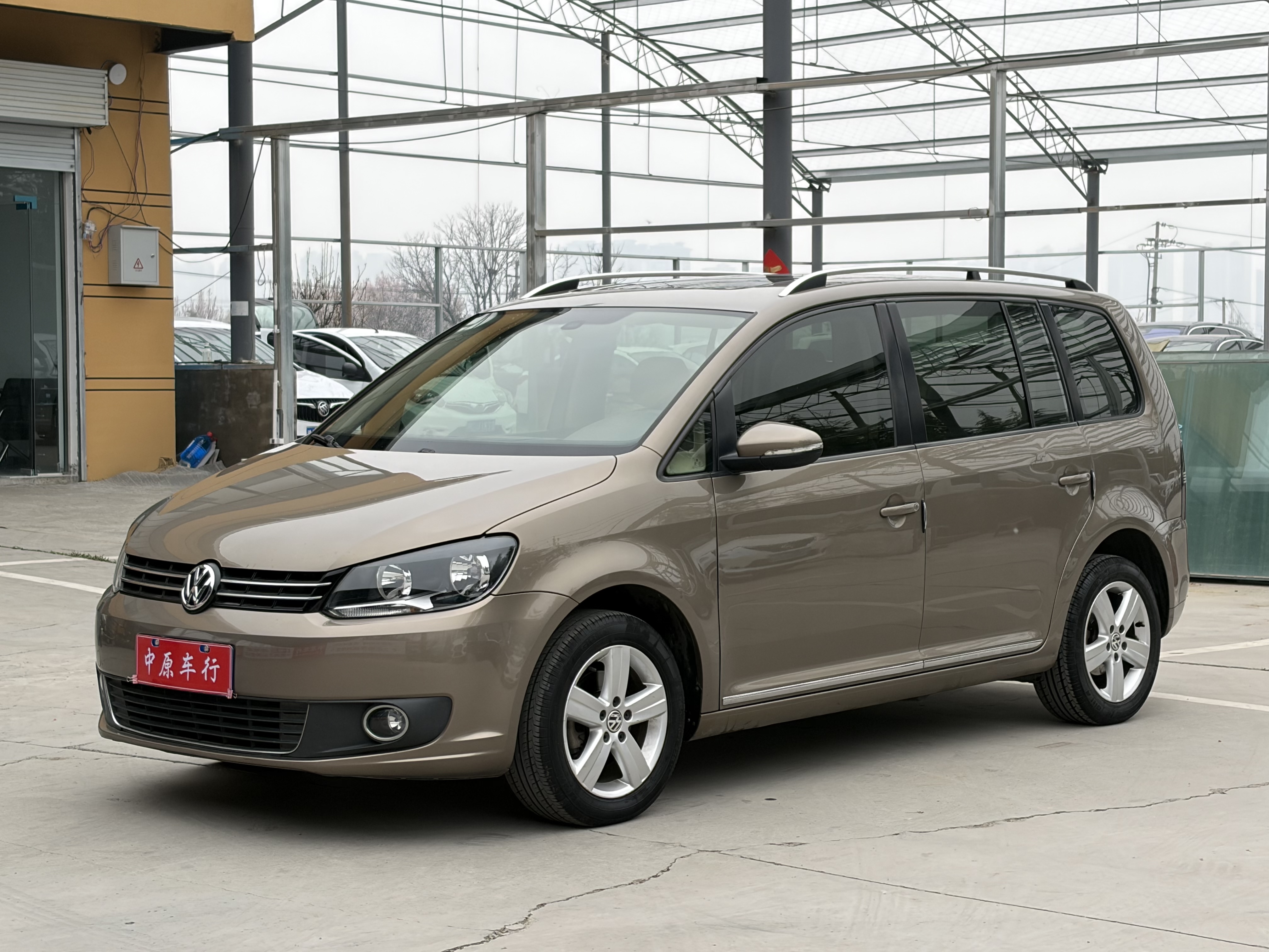 Volkswagen Touran 2015 immagine di auto 