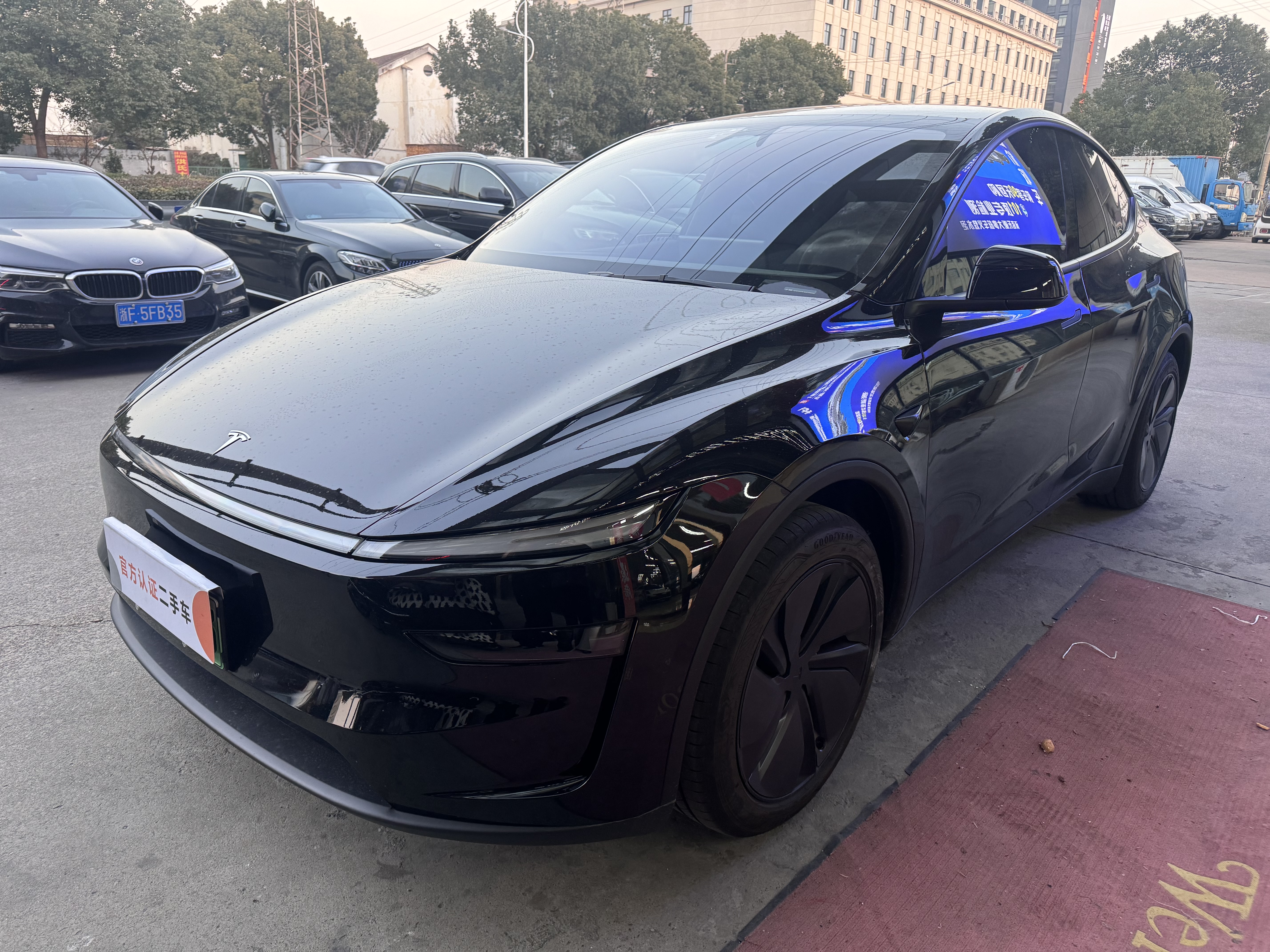 Tesla Model Y 2025 Tesla Model Y 2025 car image