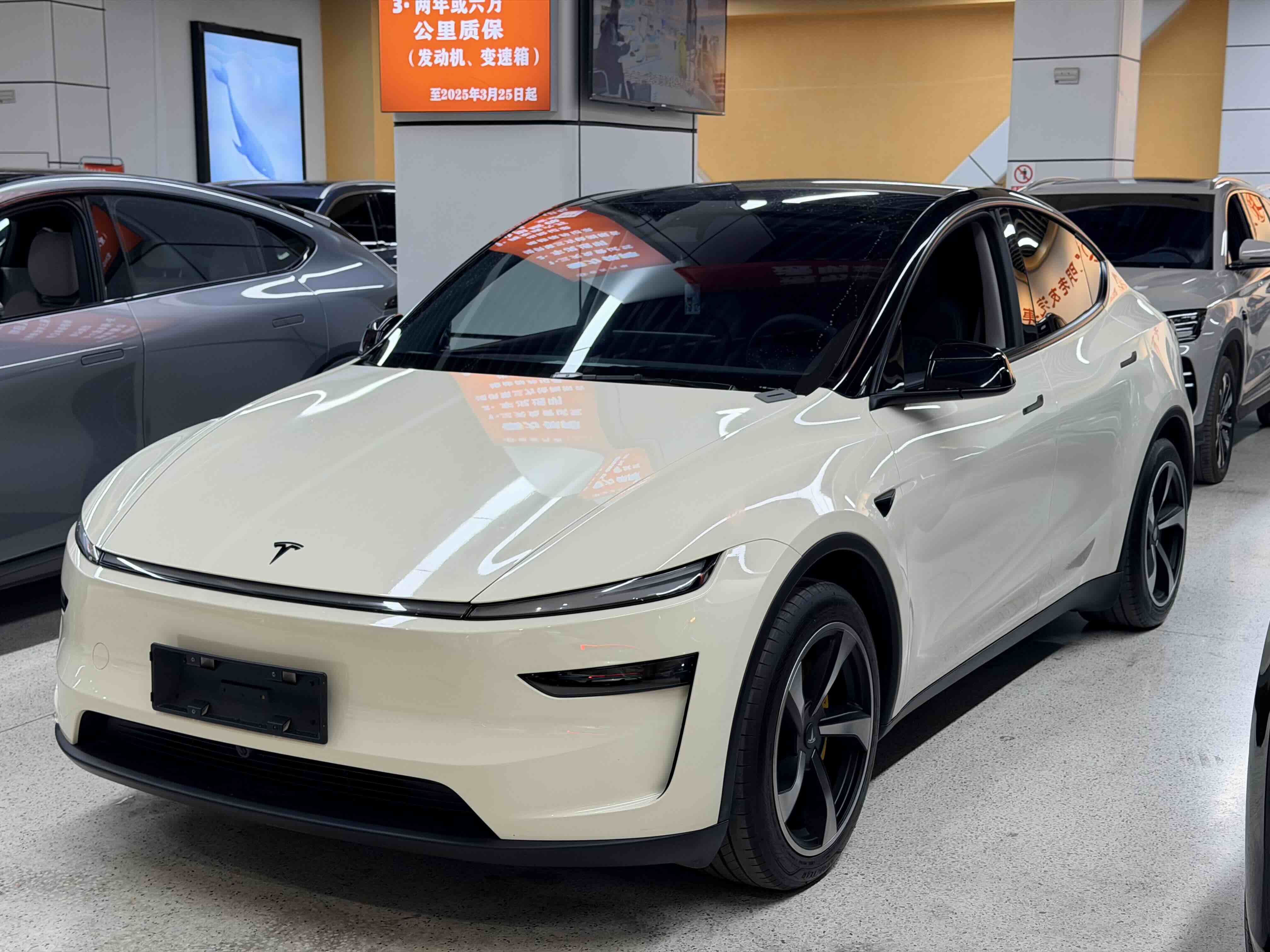 Tesla Model Y 2025 汽车图片 