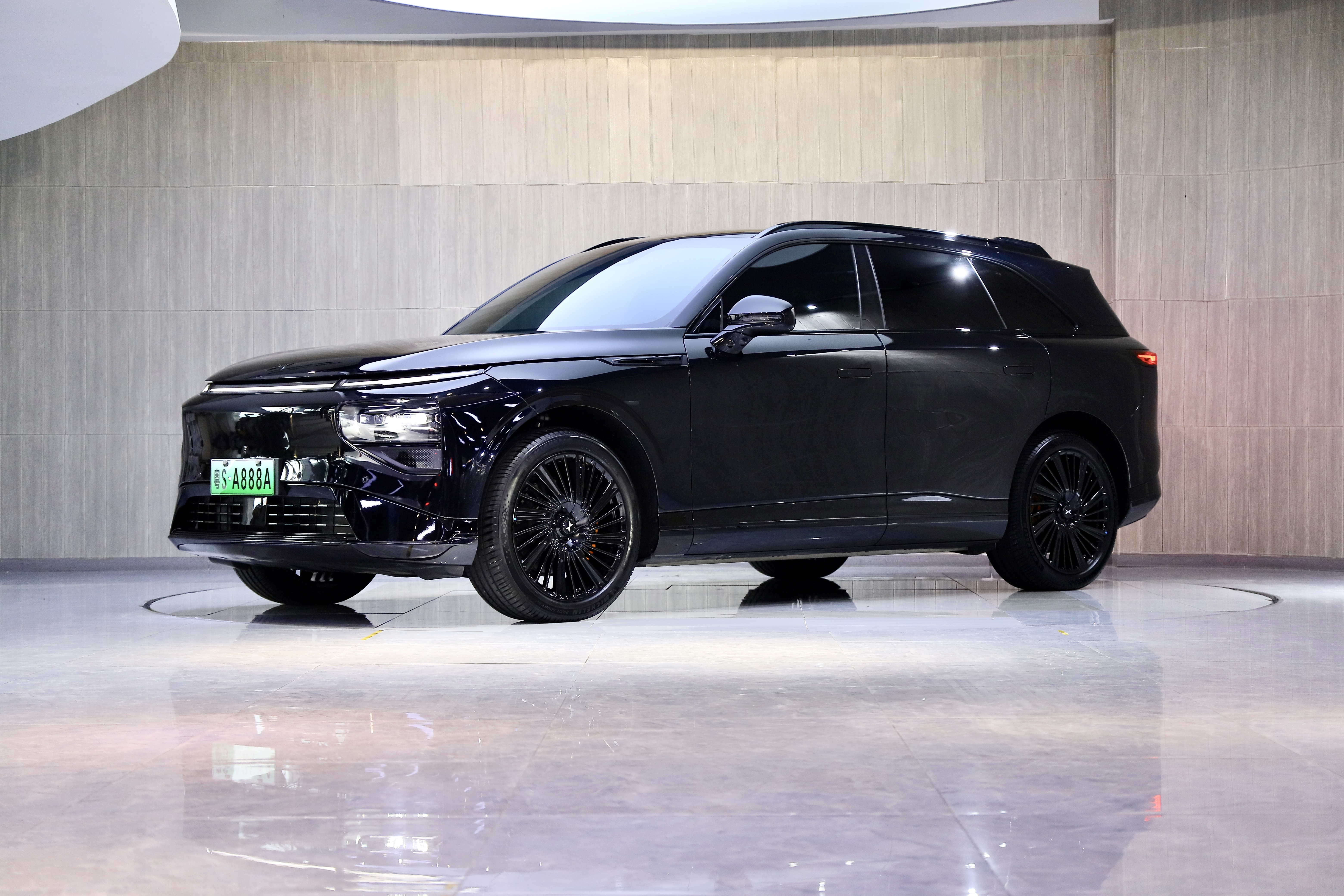 Xpeng G9 2025 immagine di auto 