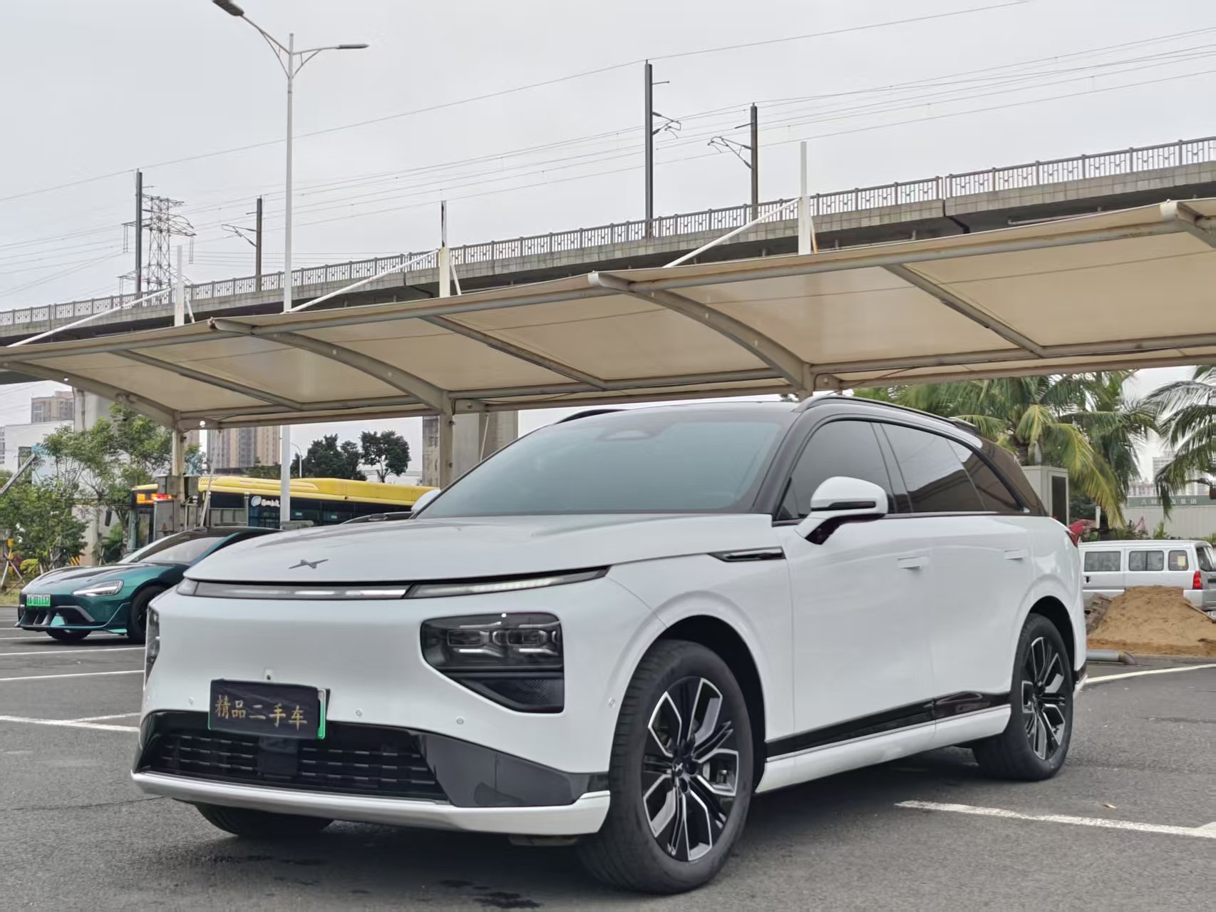 Xpeng G9 2025 car image 