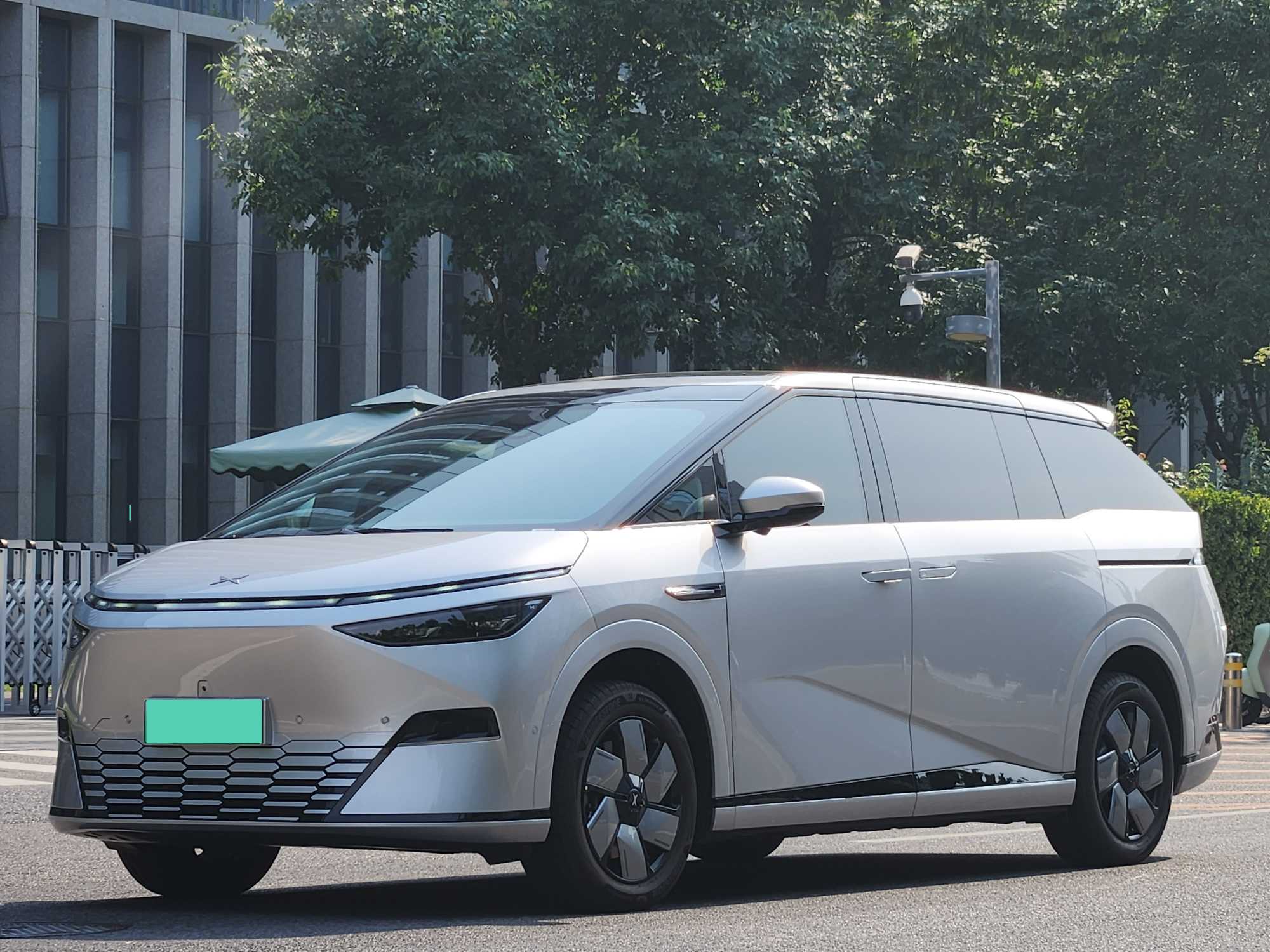 Xpeng X9 2025 immagine di auto 