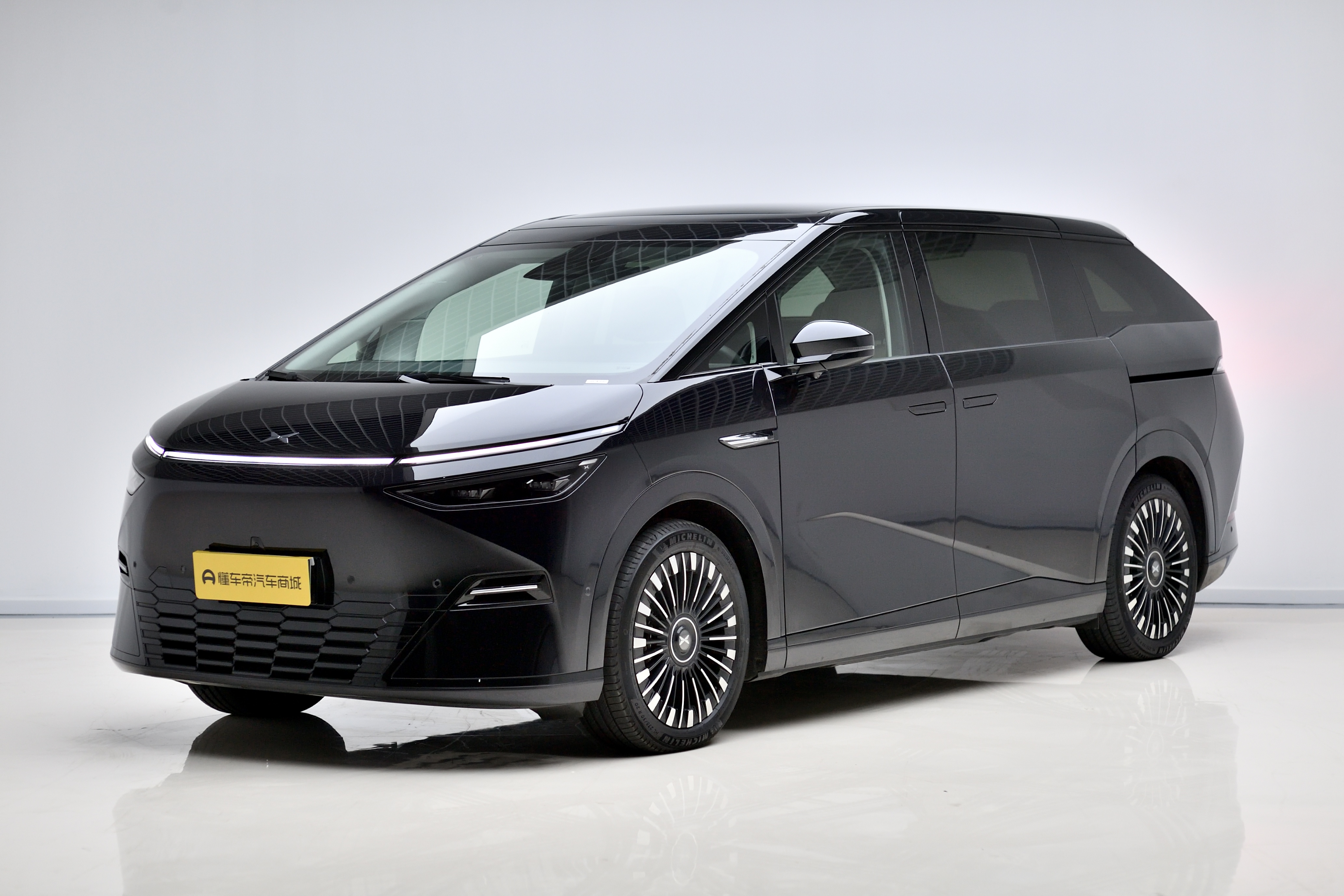 Xpeng X9 2025 immagine di auto 