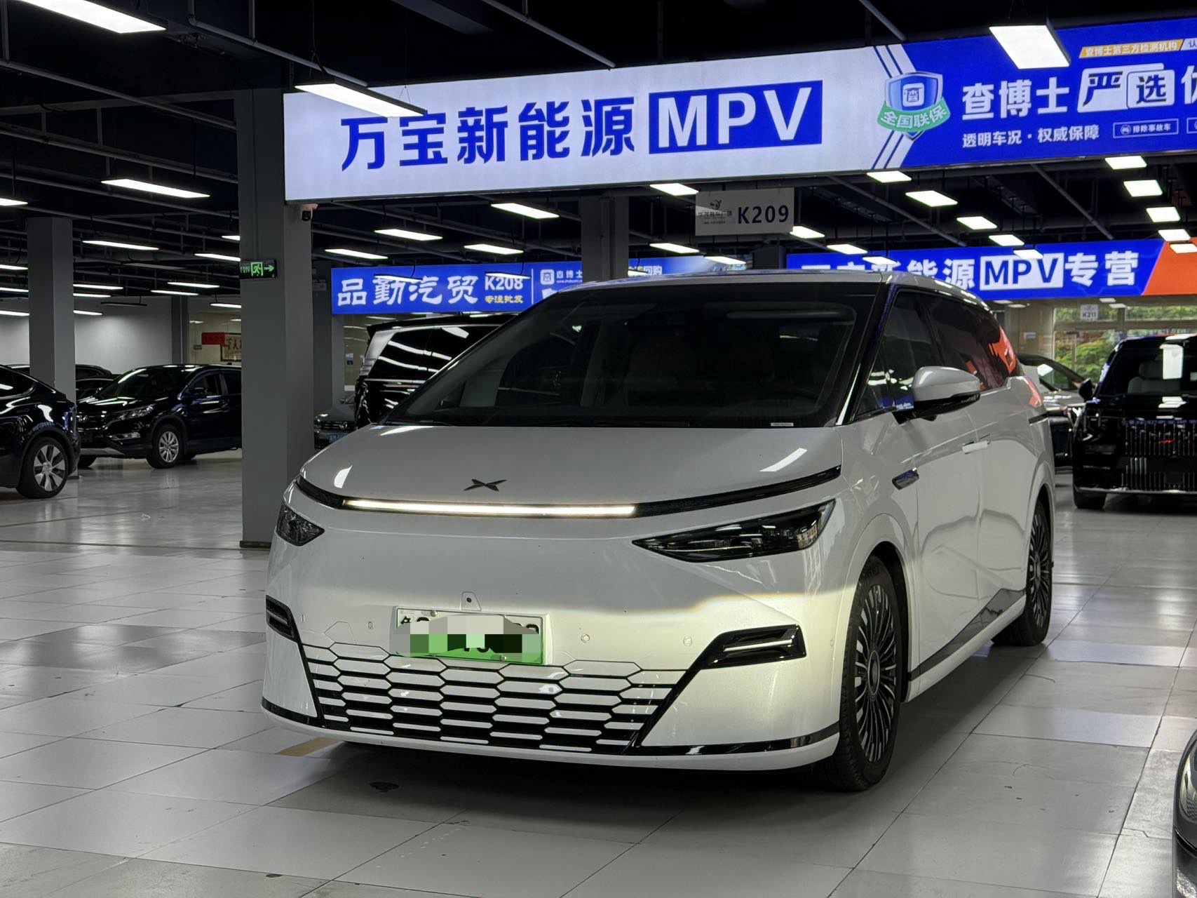 Xpeng X9 2025 immagine di auto 