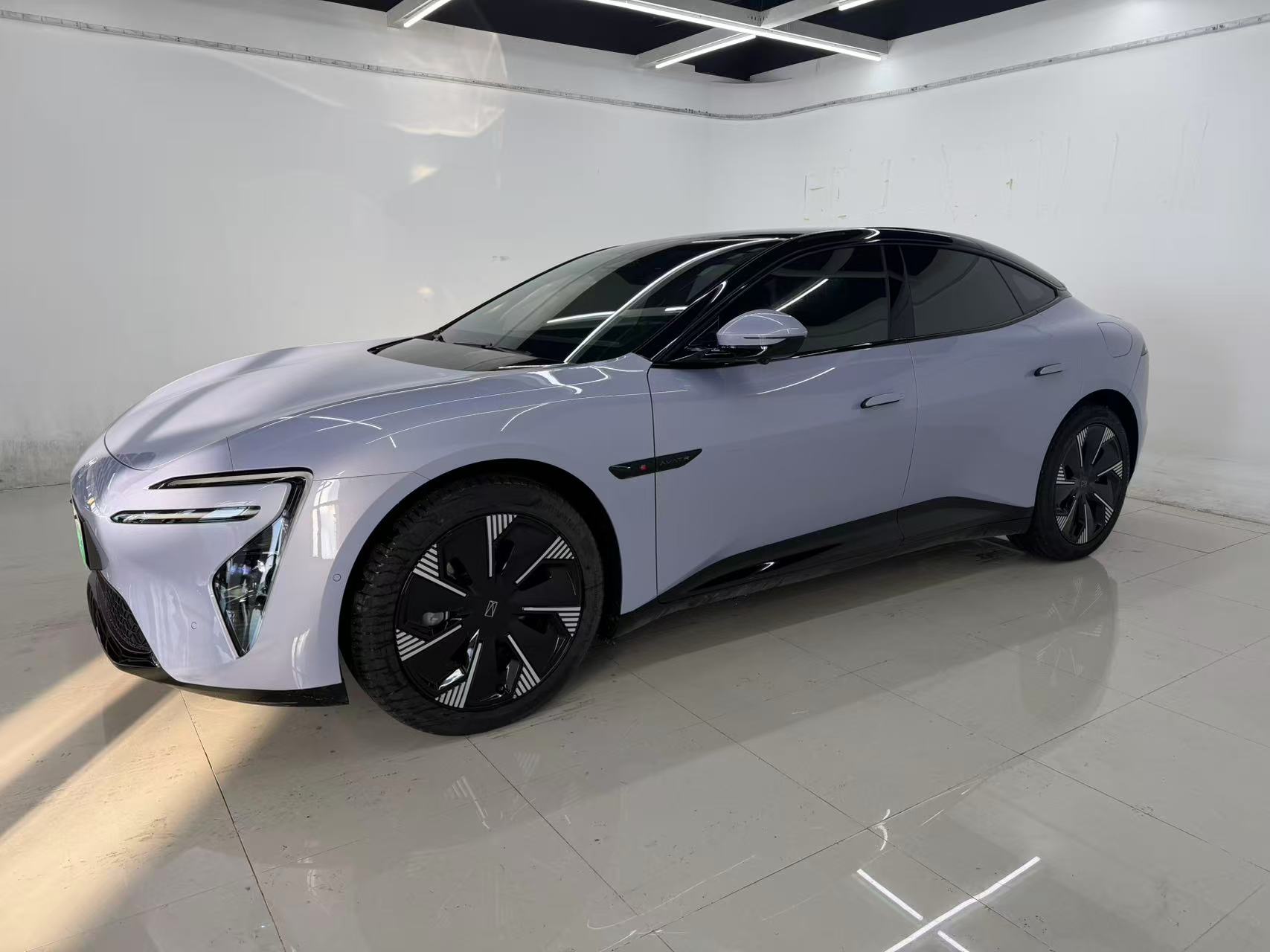 Avatr 06 2025 car image 