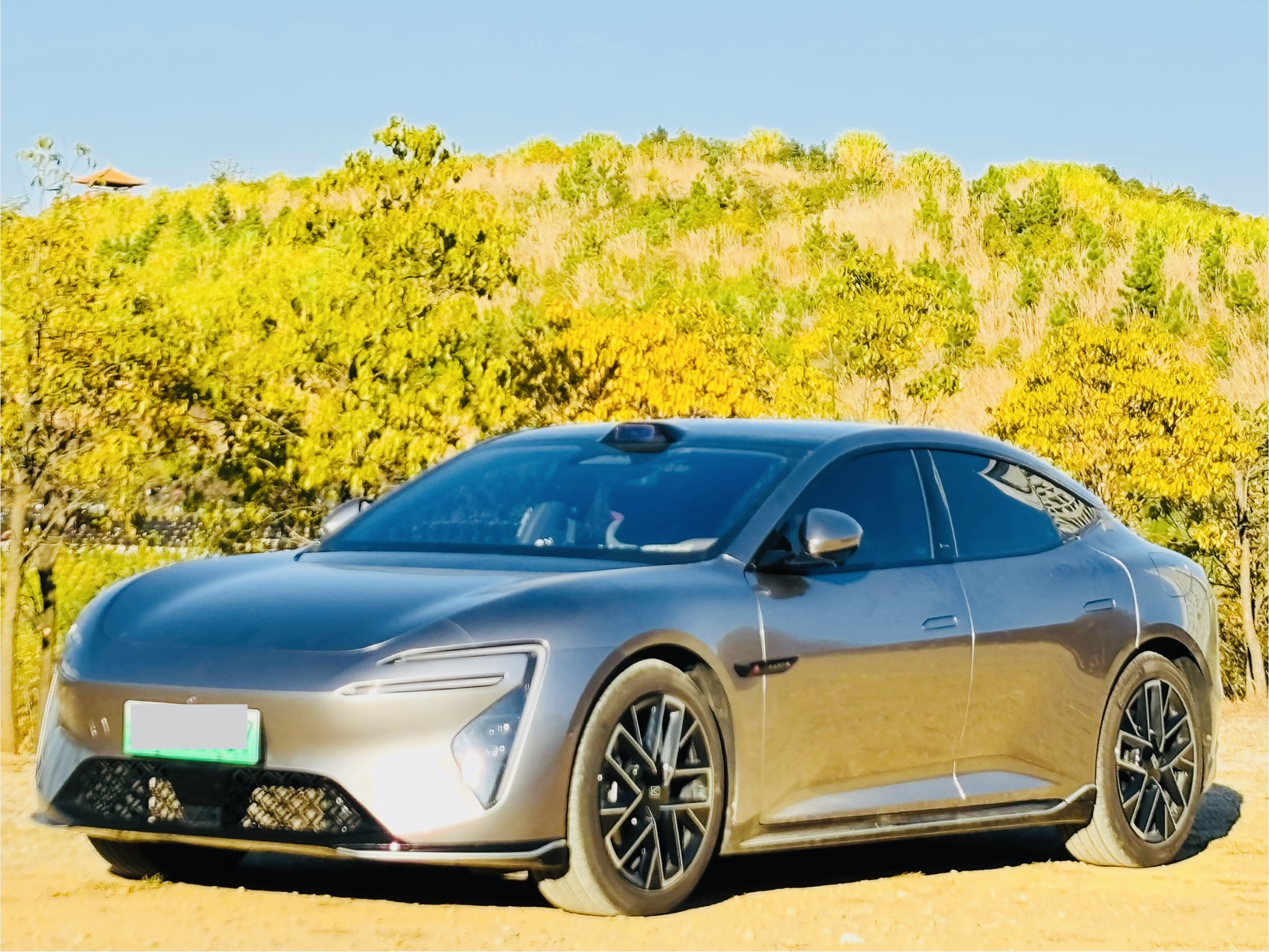 Avatr 06 2025 car image 