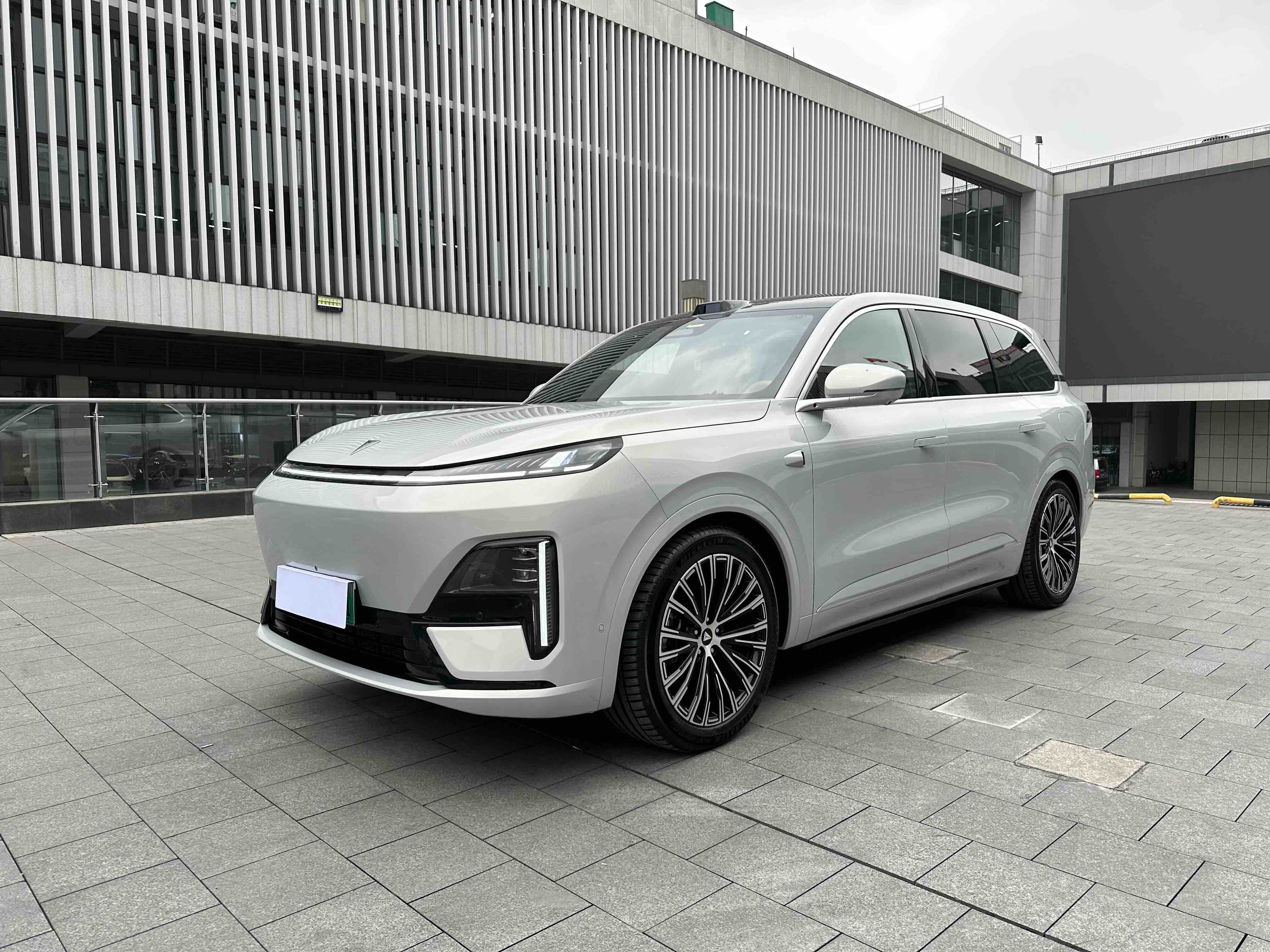 Deepal S09 2025 car image 