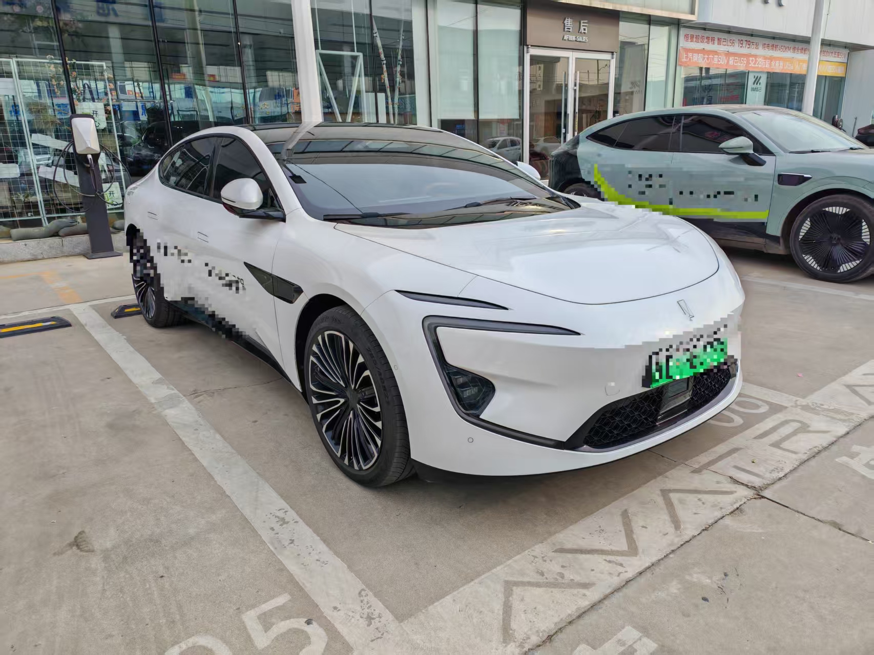 Avatr 12 2025 car image 