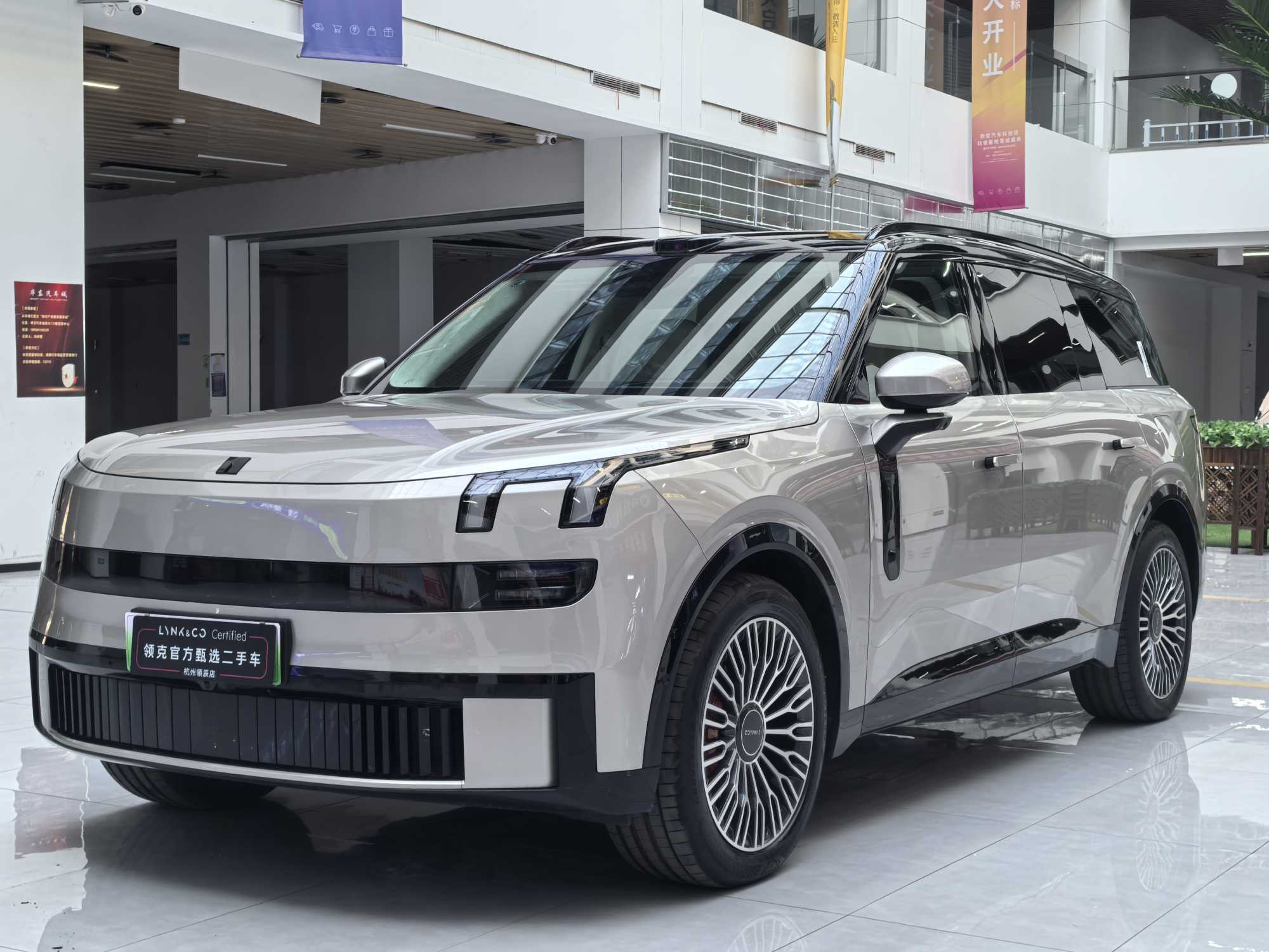 Lynk & Co 900 2025 car image 