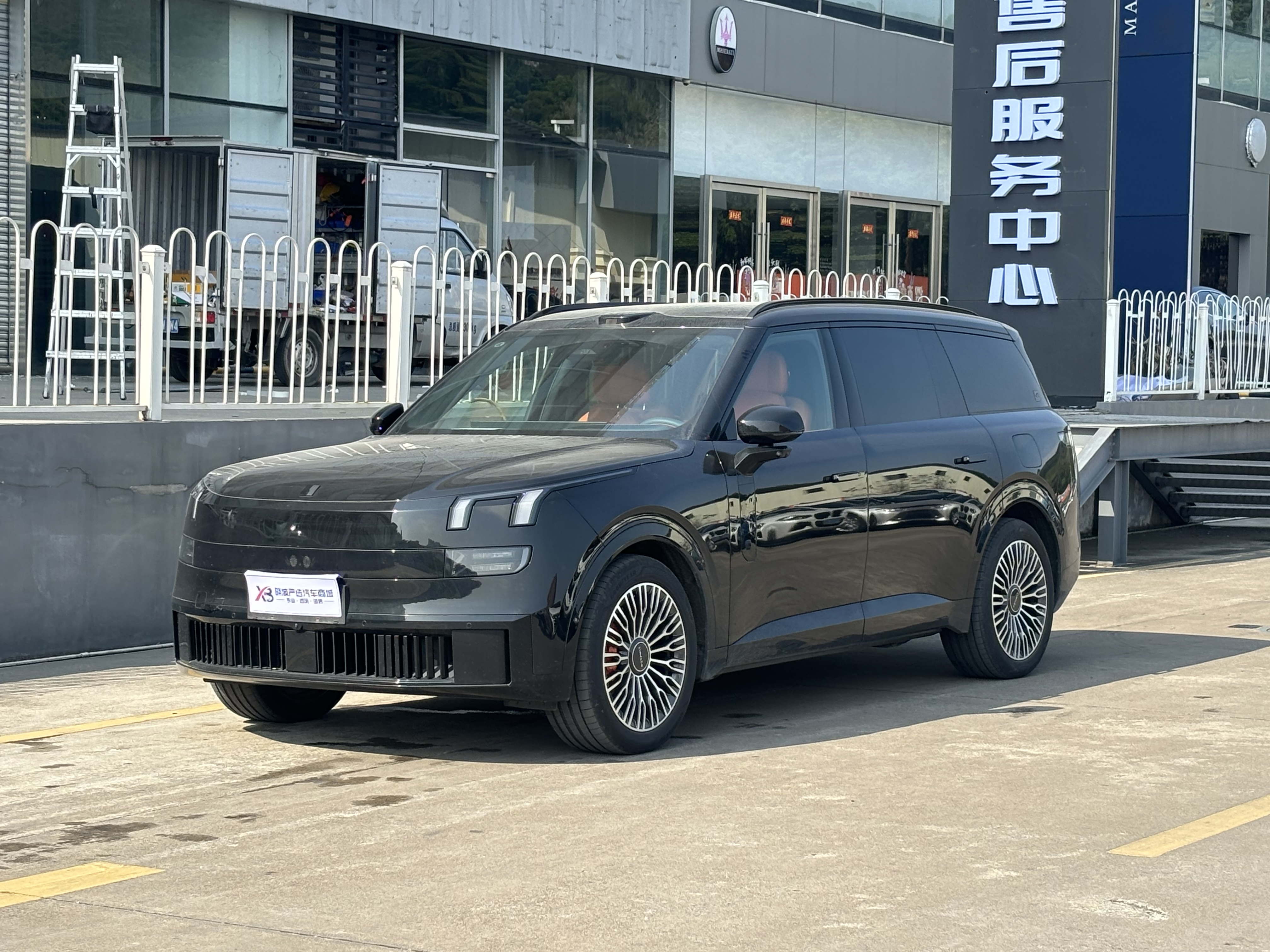 Lynk & Co 900 2025 car image 