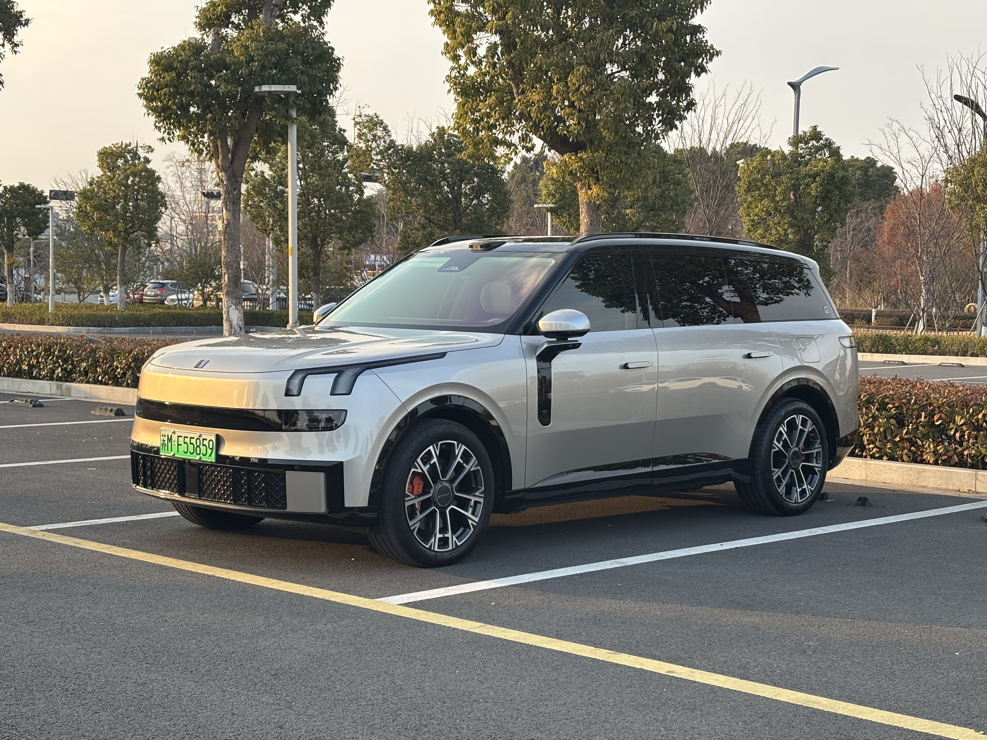 Lynk & Co 900 2025 car image 